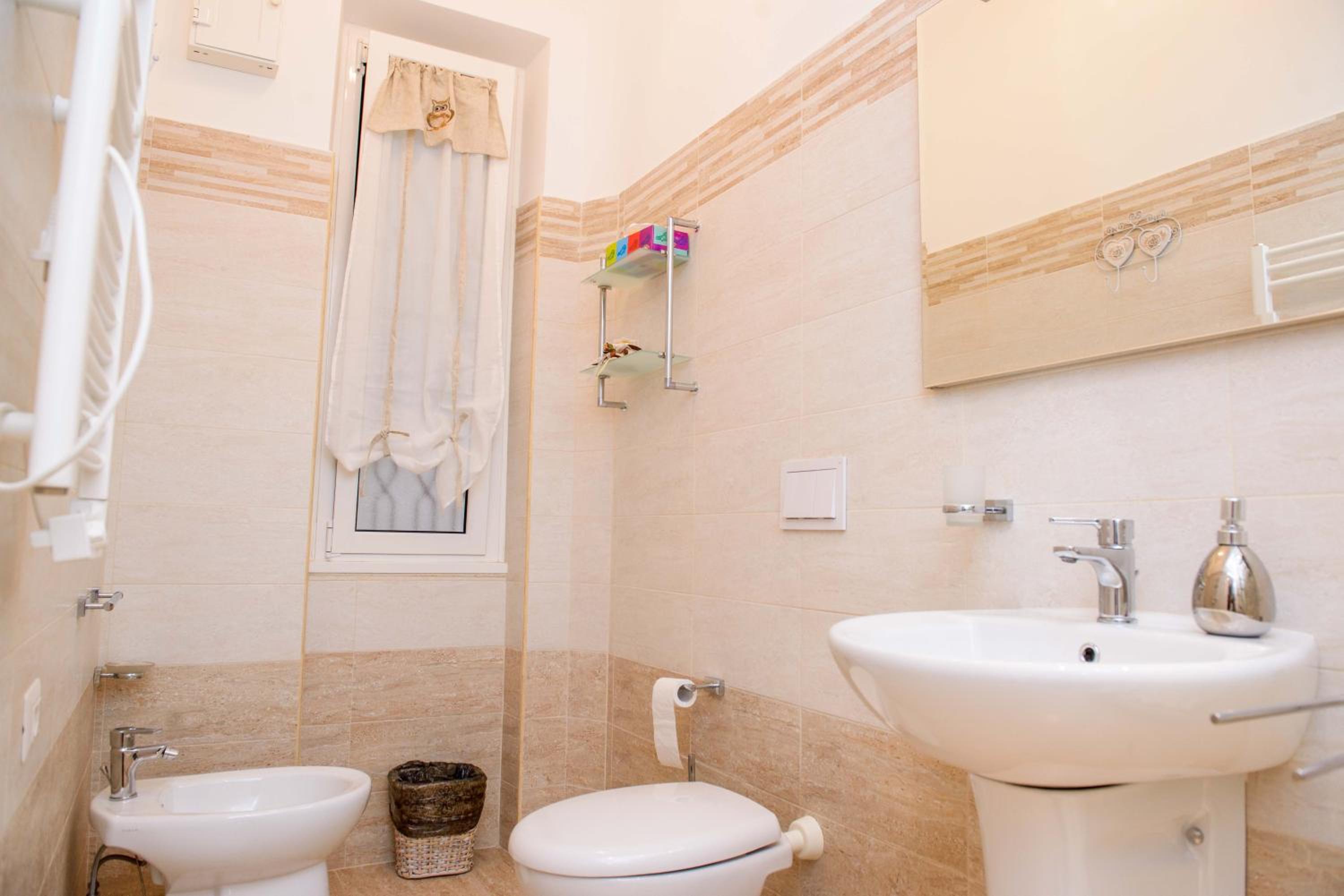 Double Room with Private External Bathroom photo 2