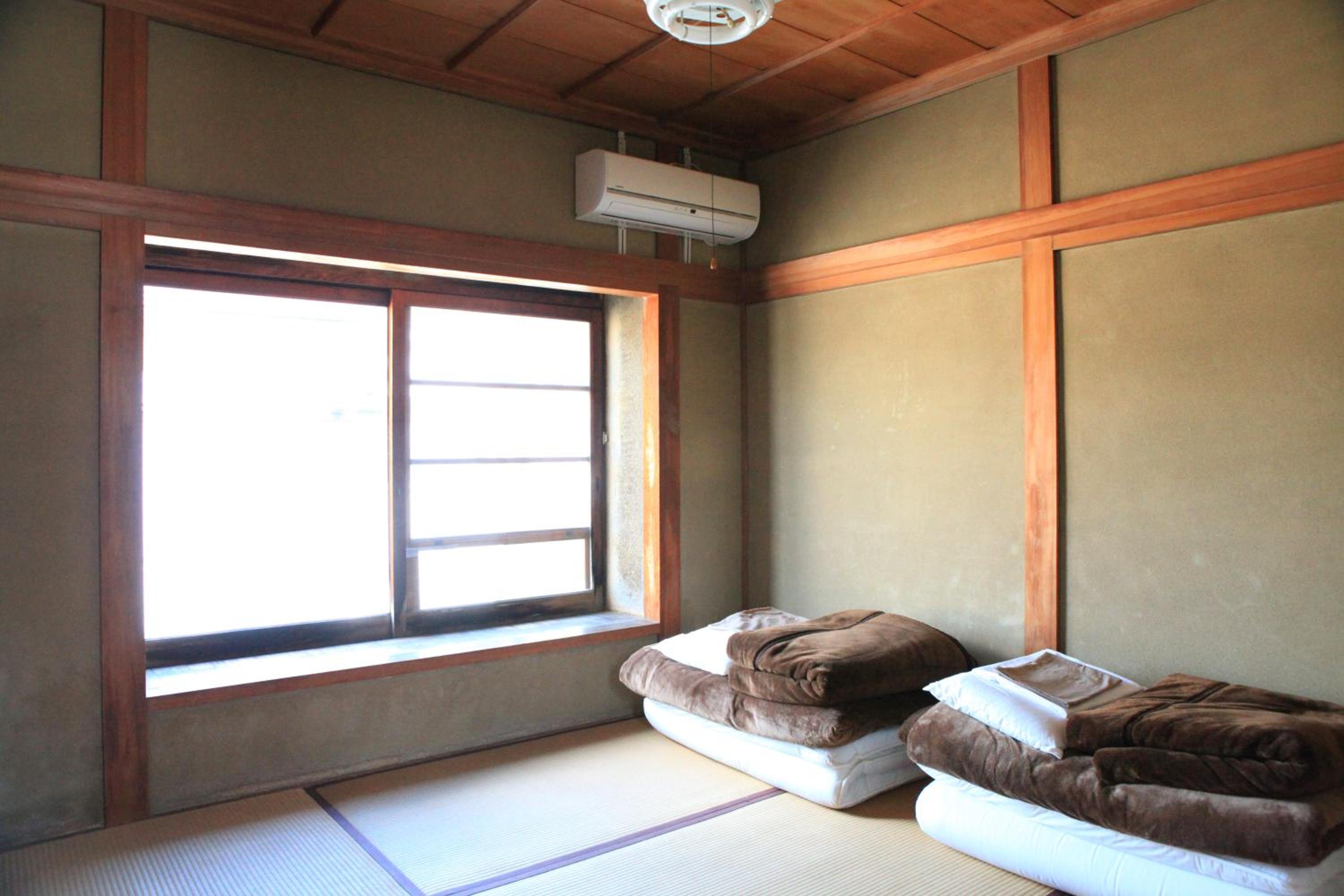 Japanese-Style Twin Room with Shared Bathroom photo 2