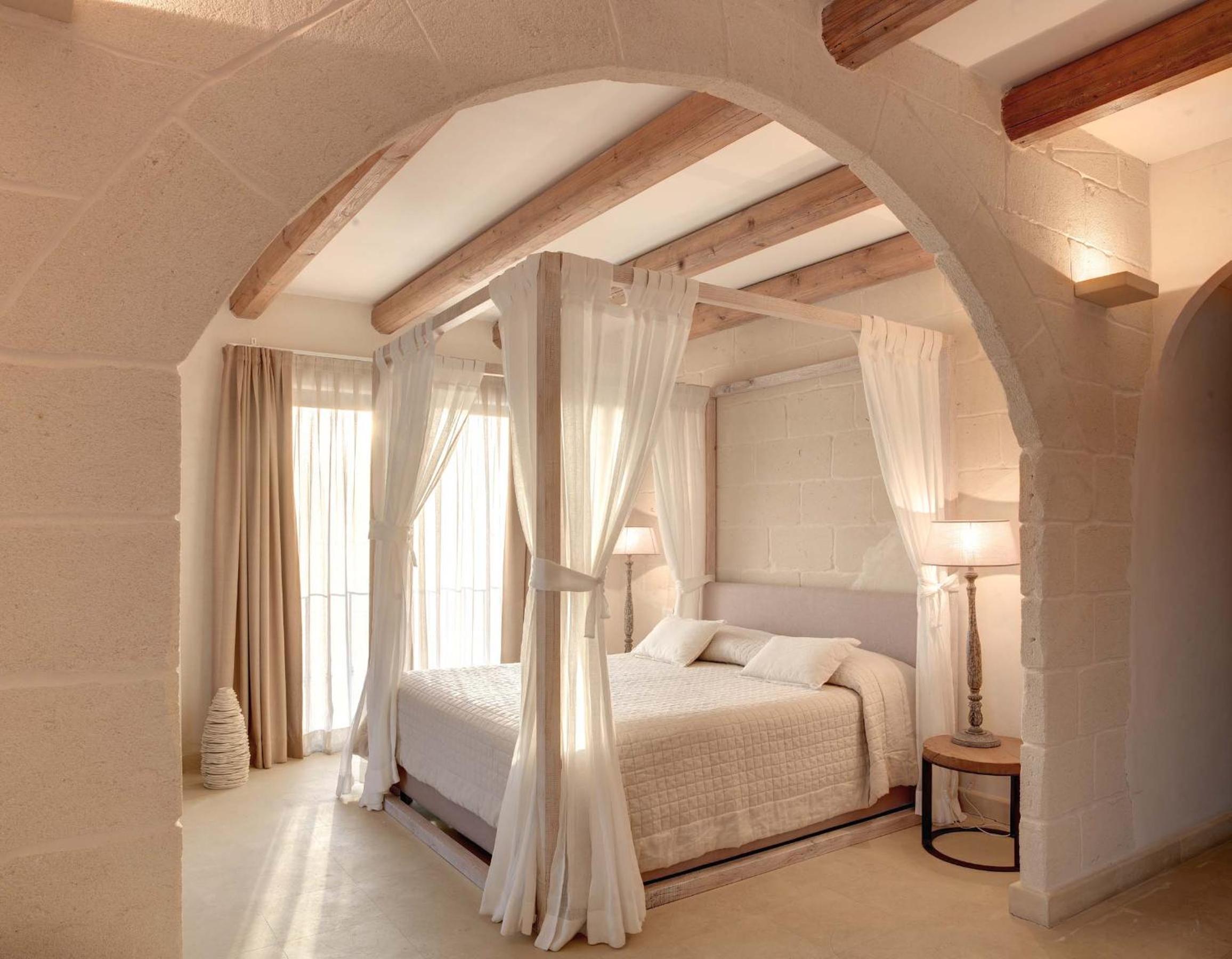 Deluxe Suite with Spa Bath photo 1
