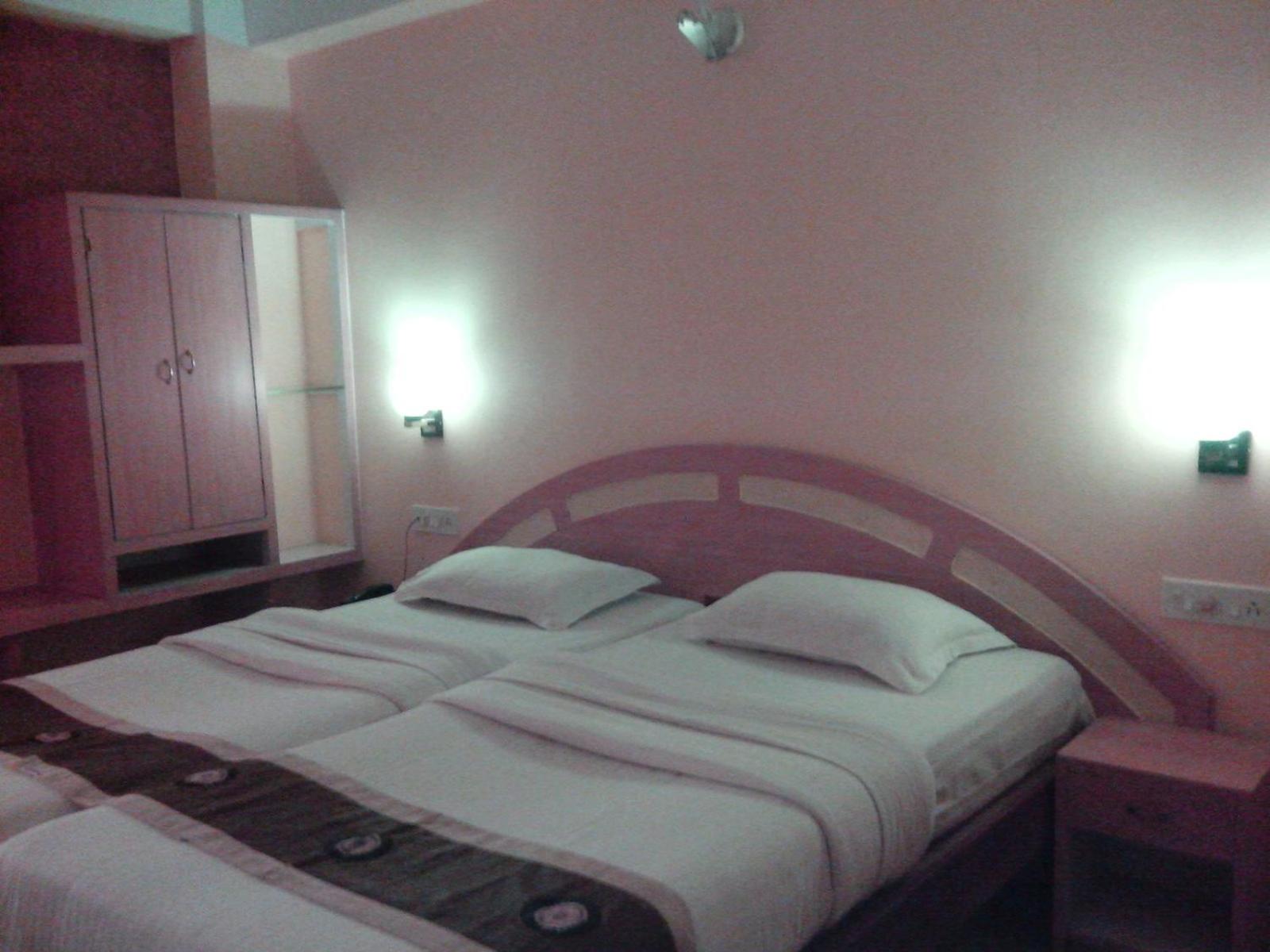 Deluxe Twin Room - Photo 2