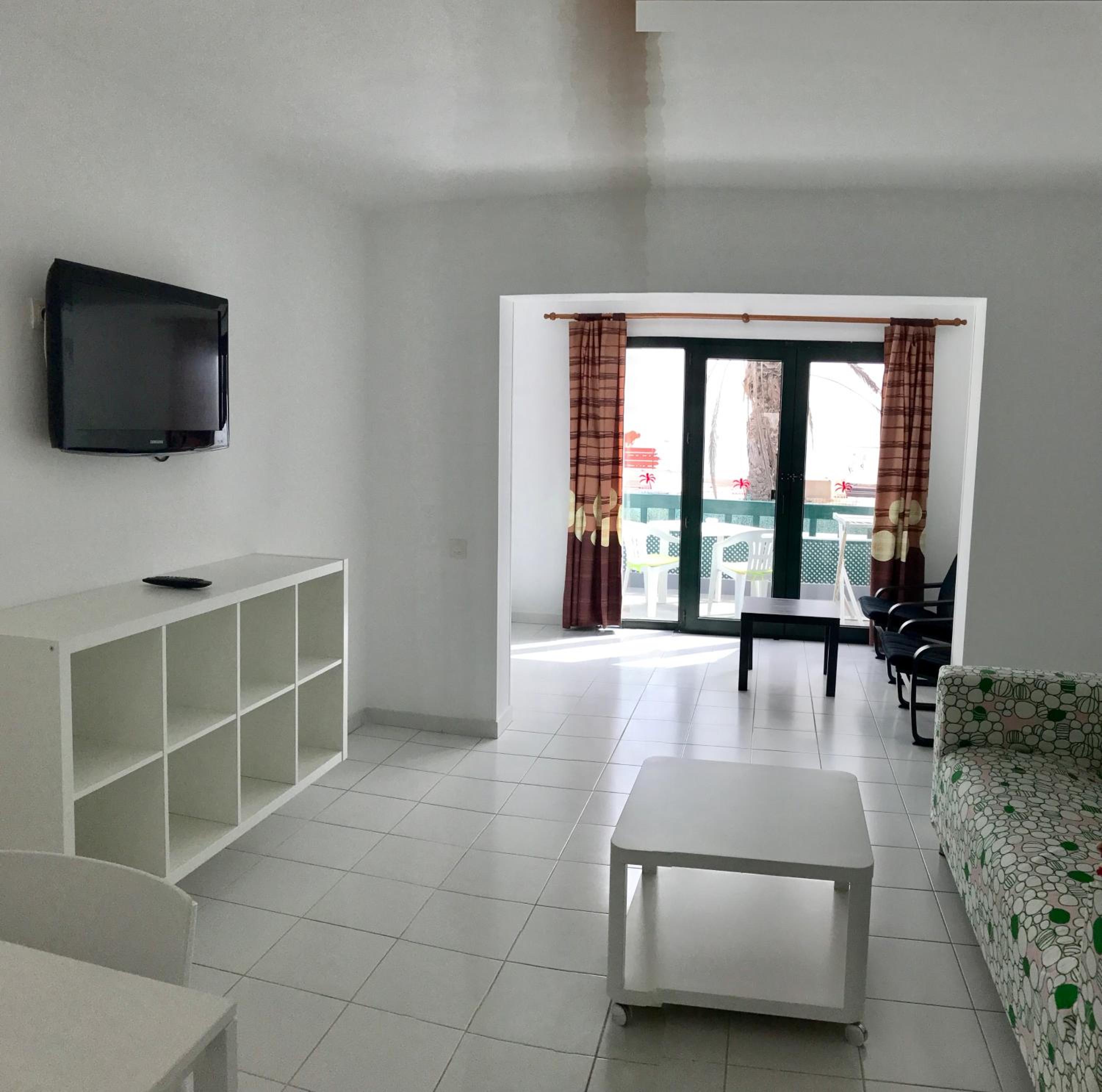 One-Bedroom Apartment with Sea View and Terrace photo 3