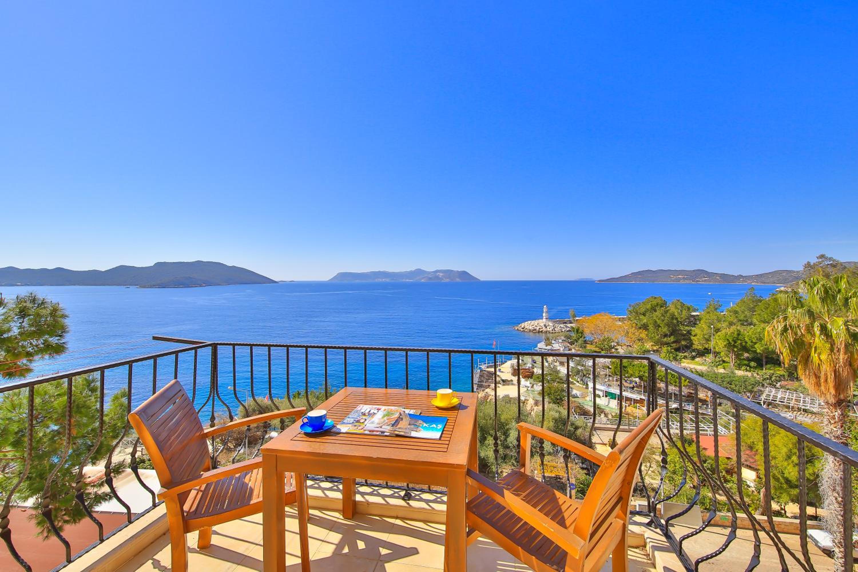 Family Room with Sea View photo 2