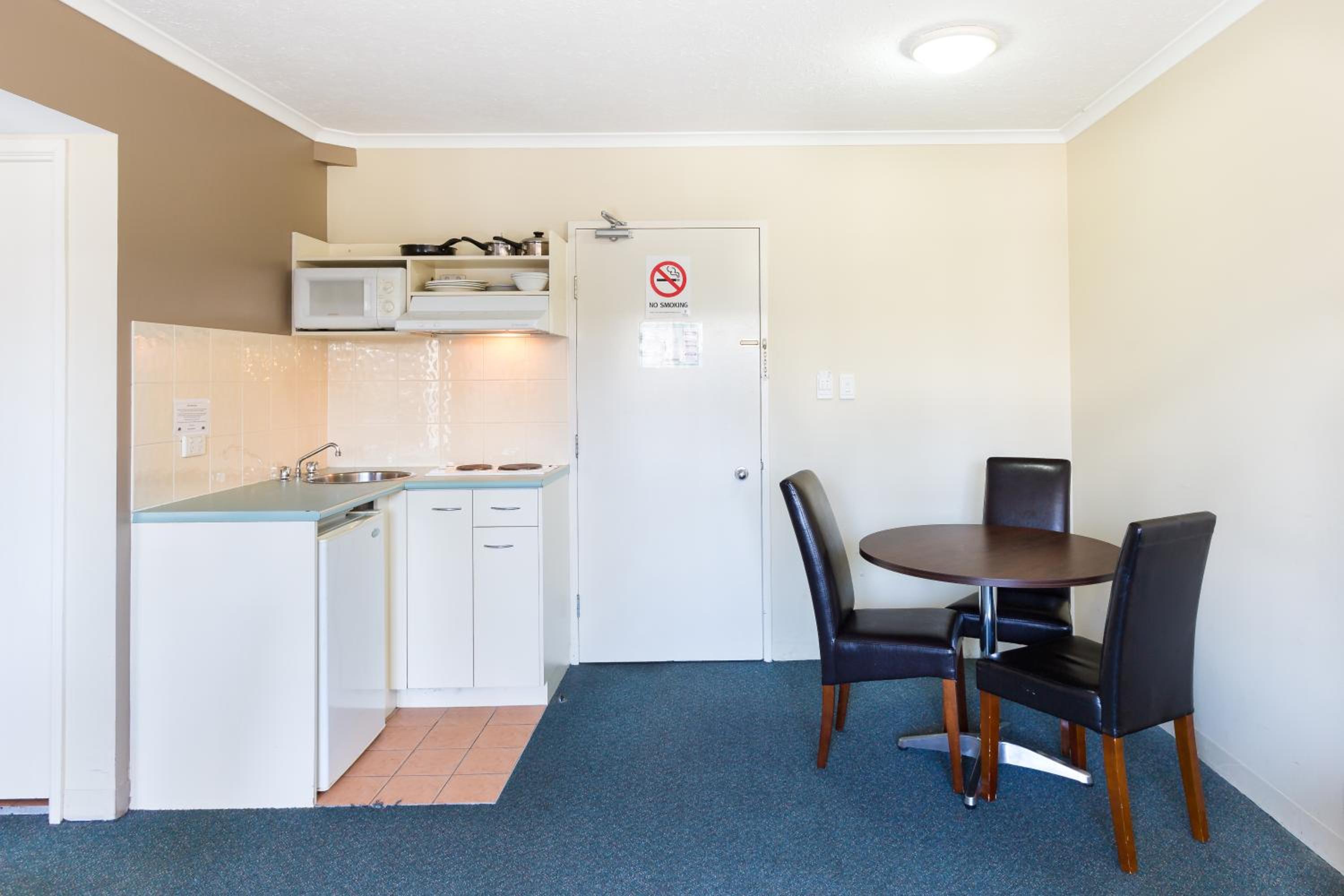 One-Bedroom Apartment - Photo 3