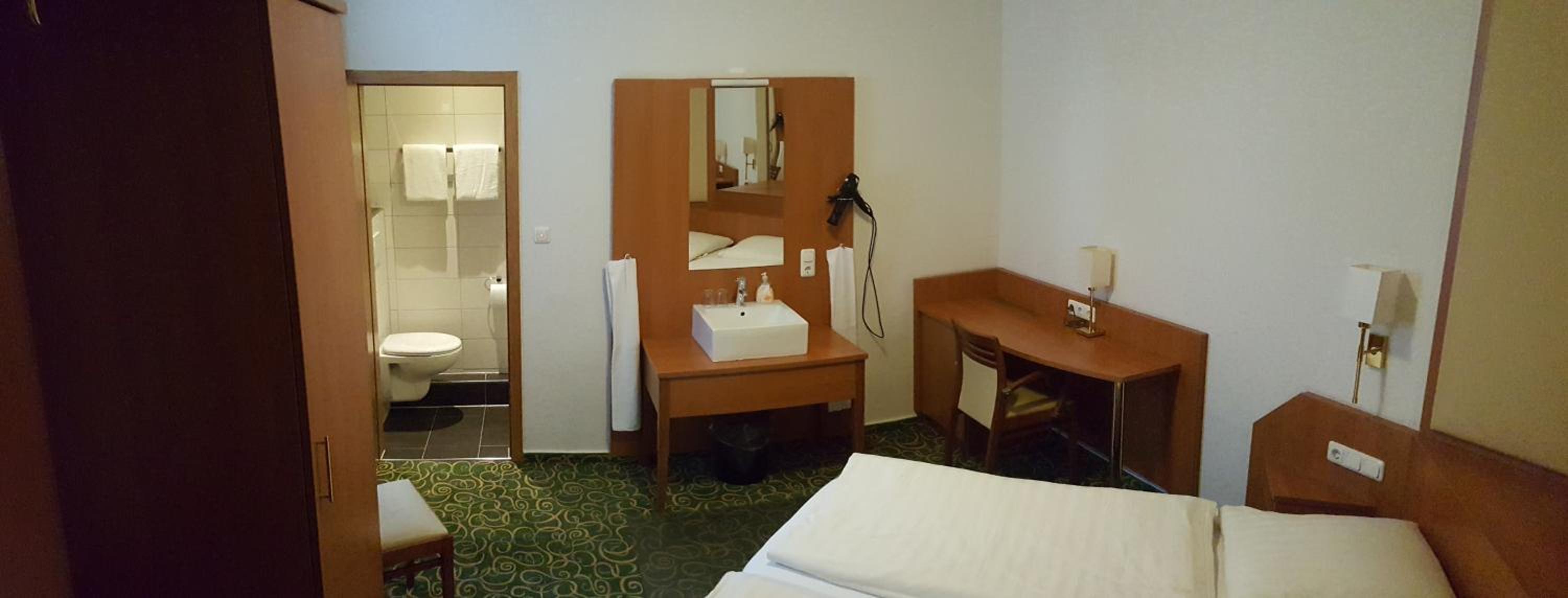Double Room - Photo 17