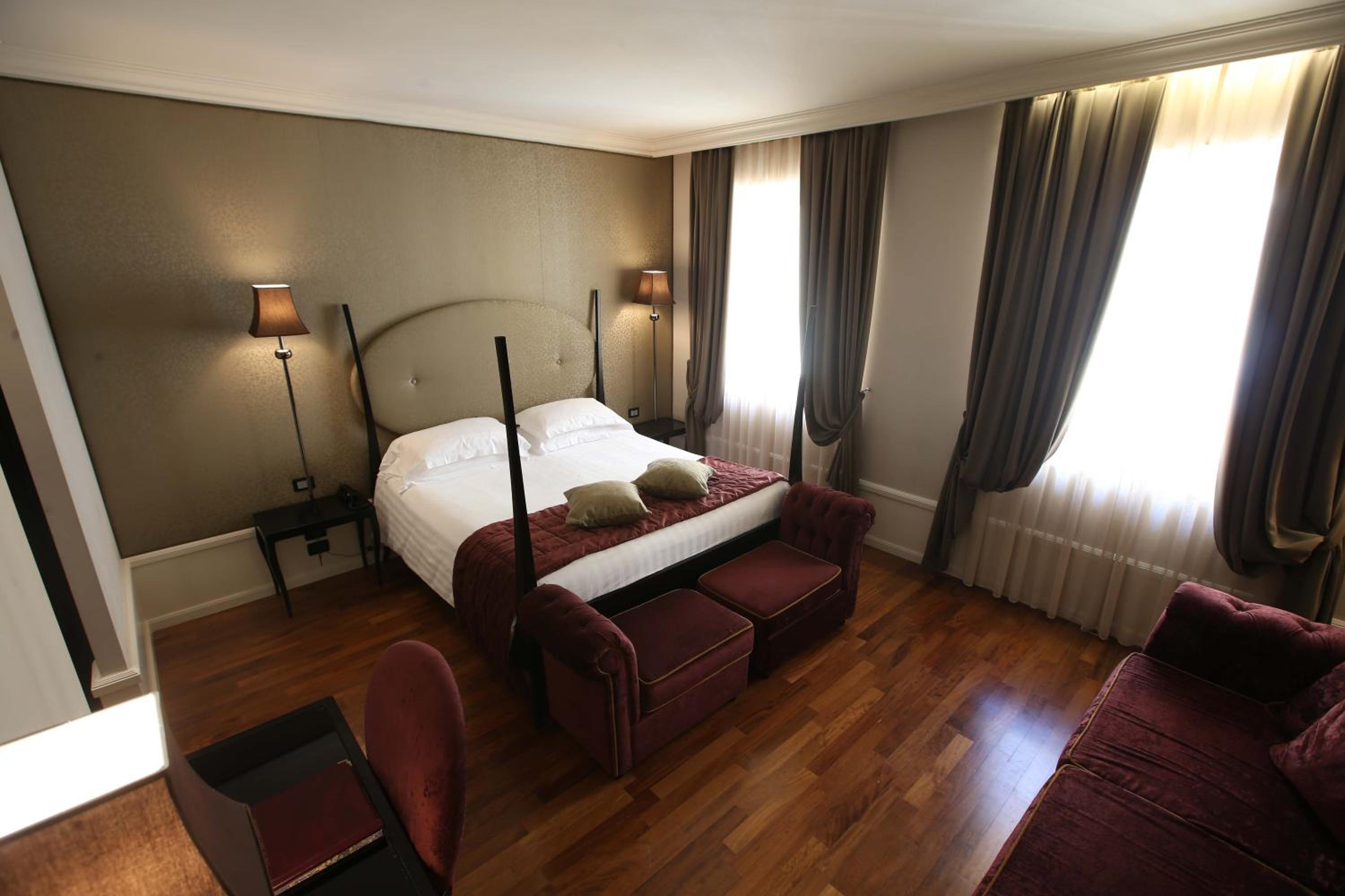 Deluxe Room - Photo 4