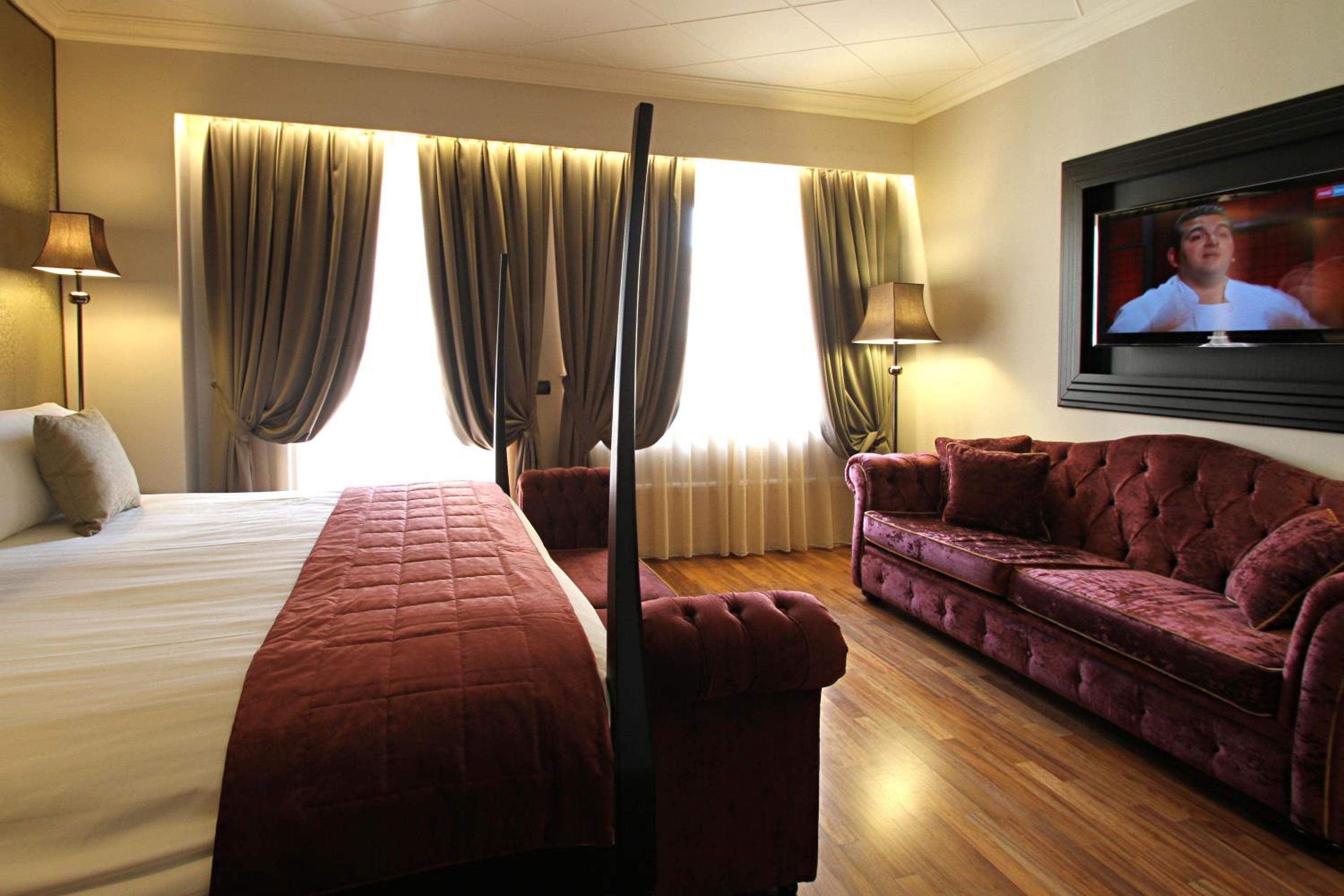 Deluxe Room - Photo 6