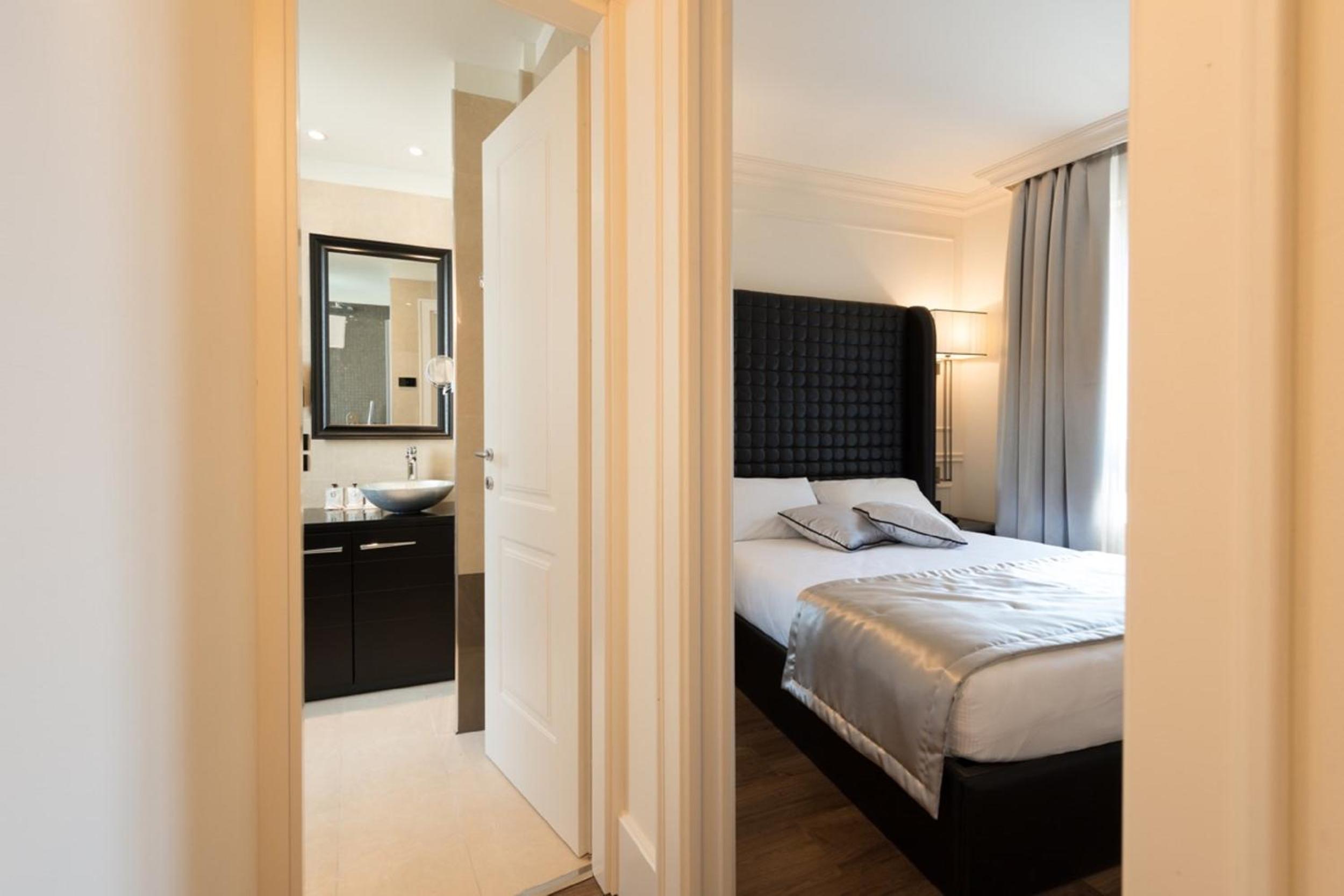 One-Bedroom Apartment (3 Adults) - Separate Building - Photo 6