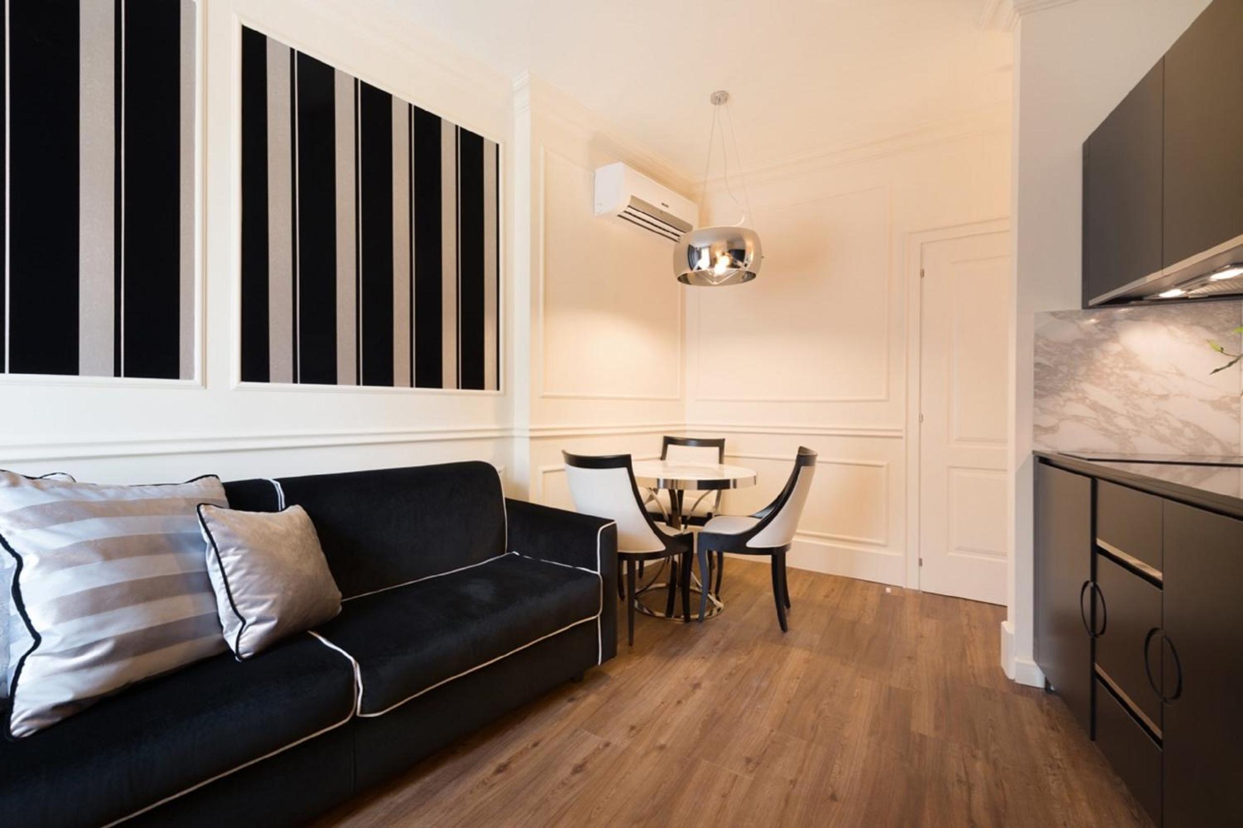 One-Bedroom Apartment (3 Adults) - Separate Building - Photo 8