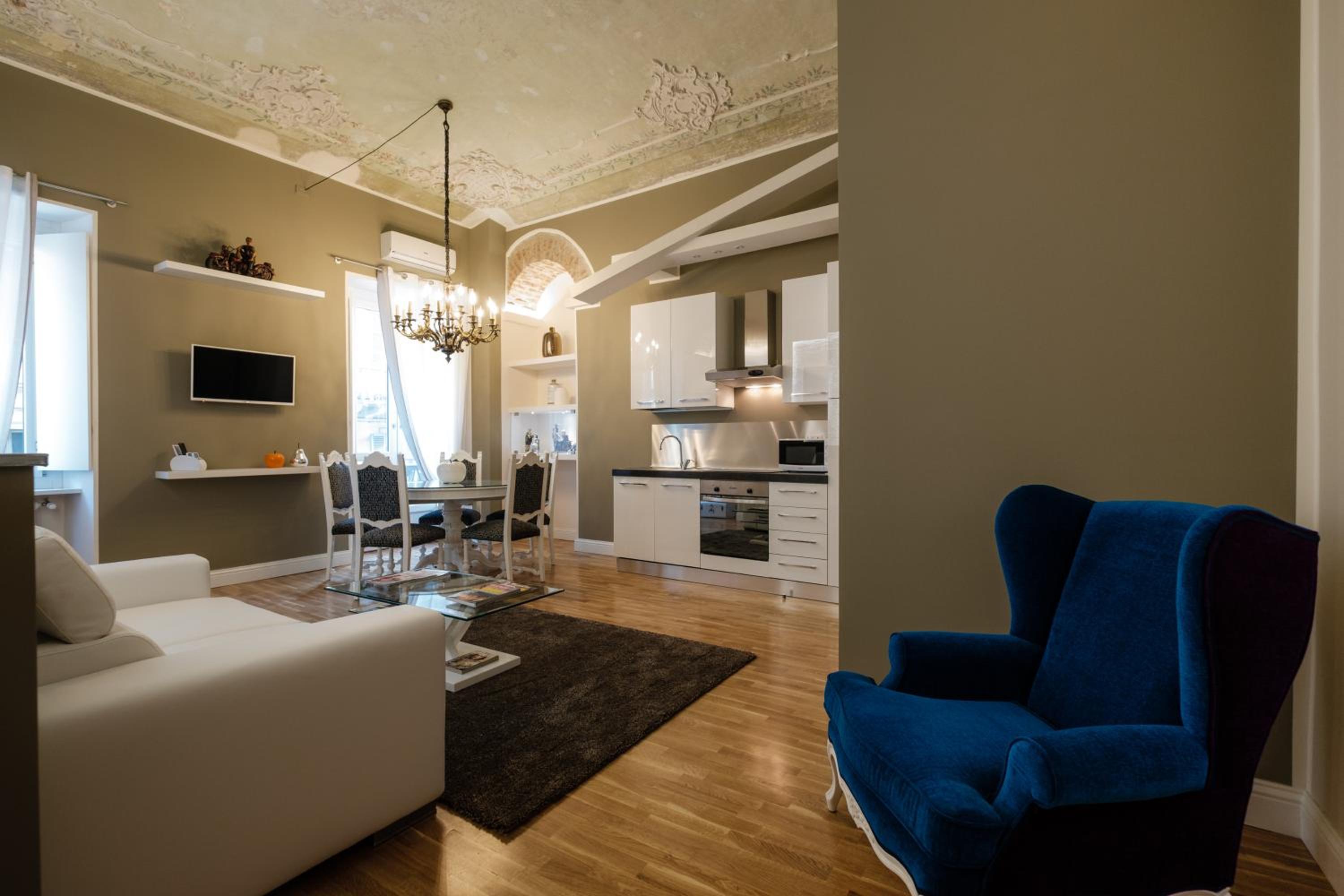 Deluxe Queen Suite