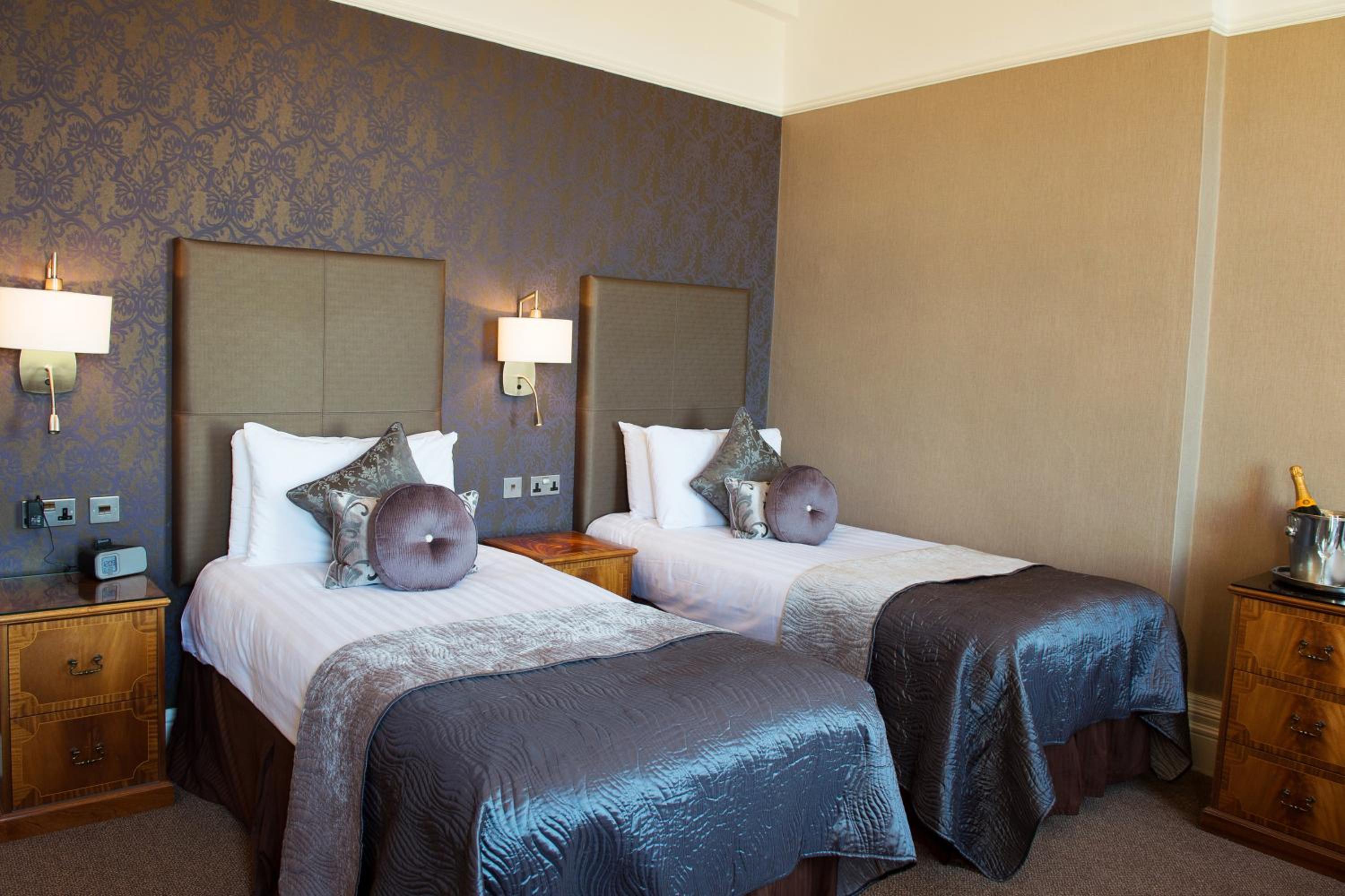 Executive Twin Room with View - Photo 3