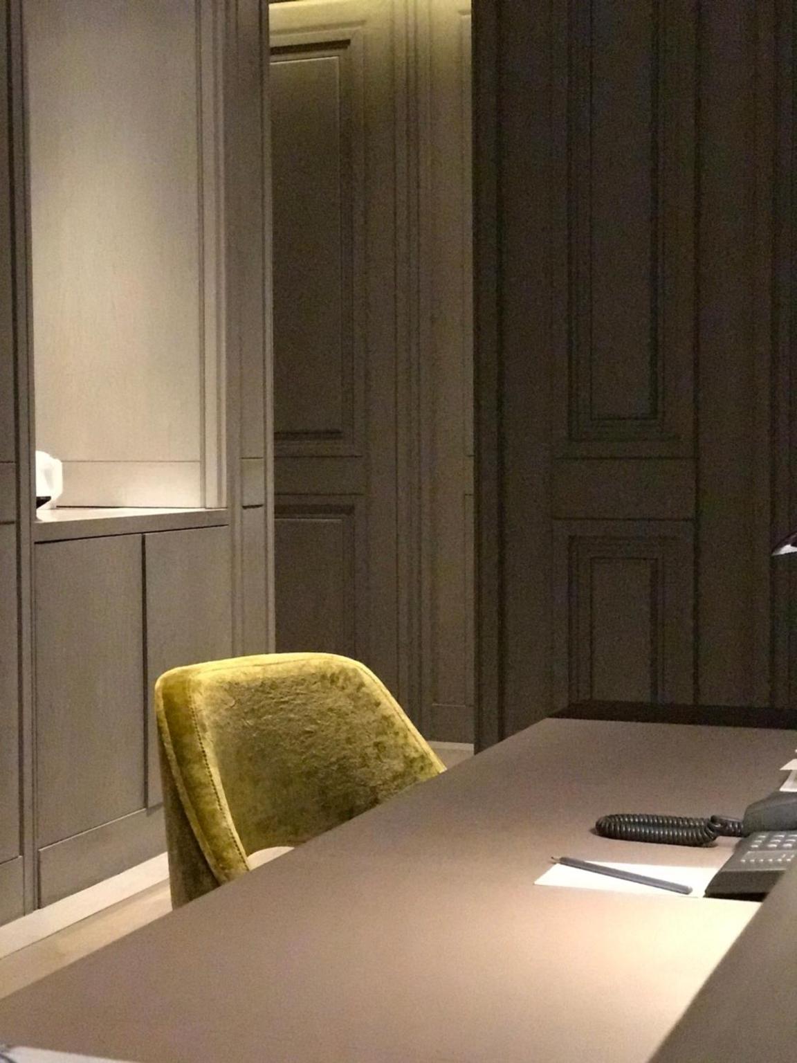 Junior Suite with Hi-Tea & Club Lounge Access, 15% Dis on Laundry & 20% Dis on Spa, 2 way Airport Transfer, Late Check-out till 1 PM, Floor Butler Service