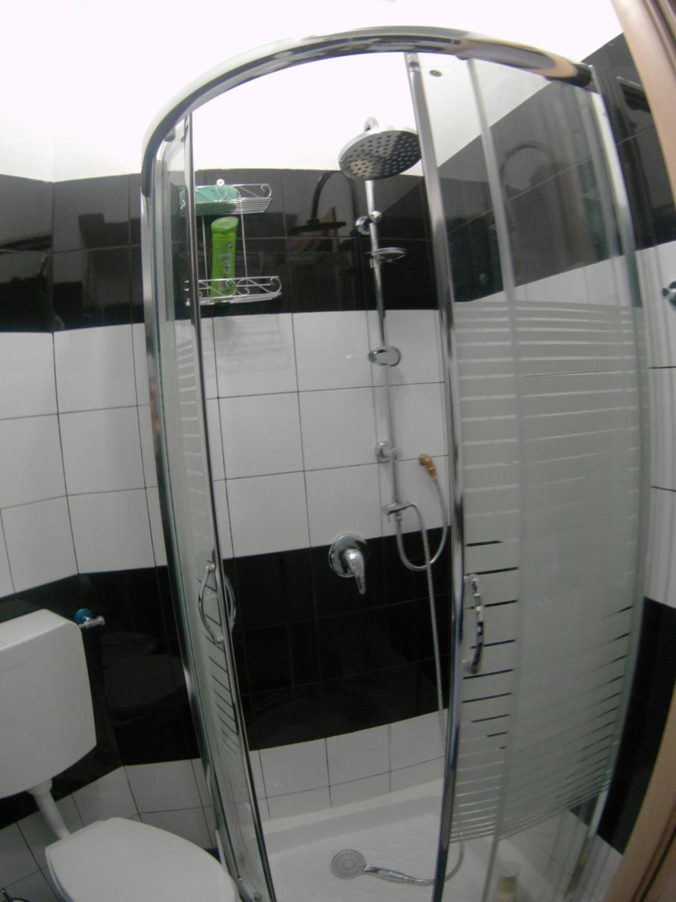 Double Room with Private Bathroom - Photo 2