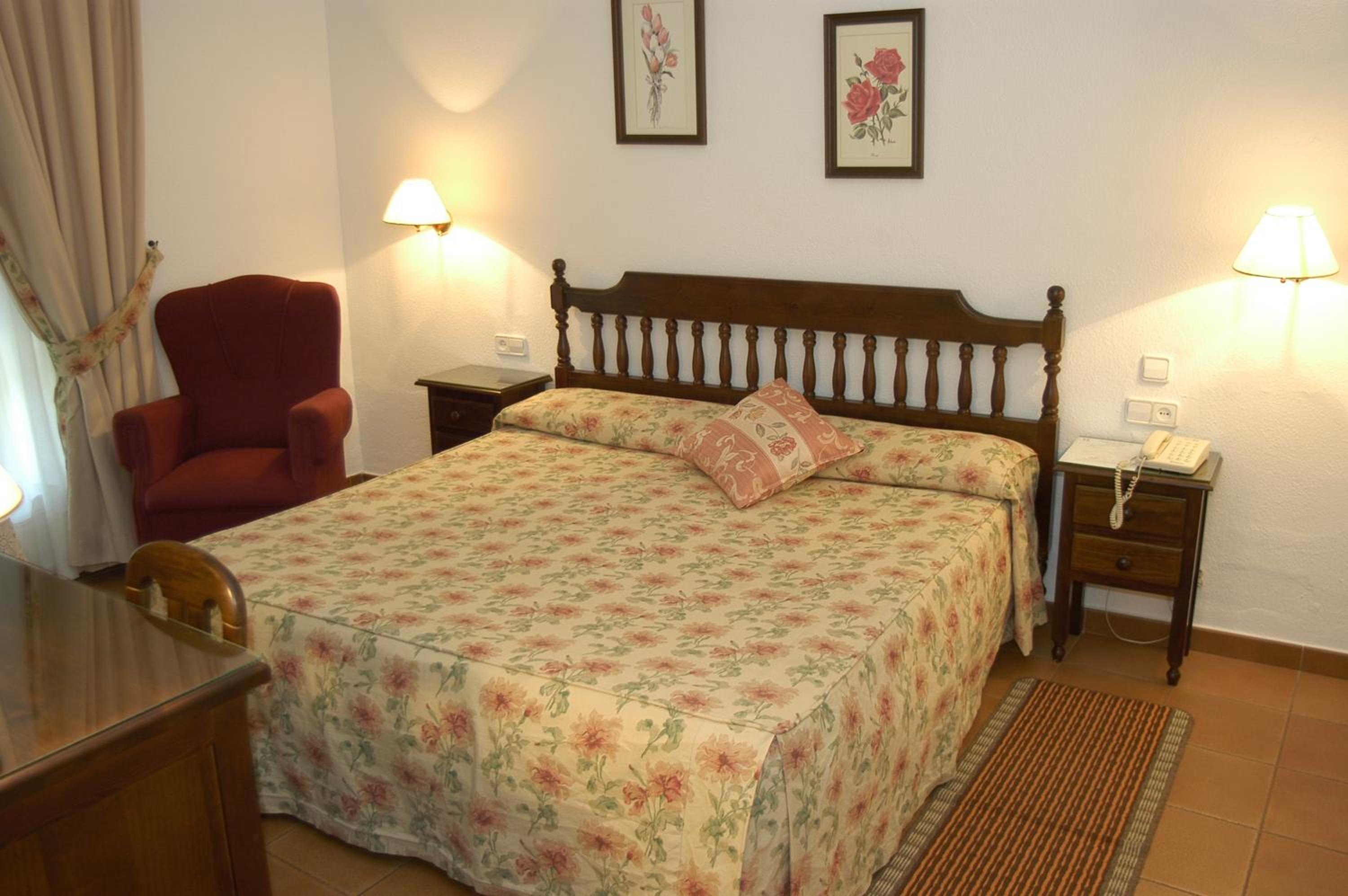 Double or Twin Room - Photo 3