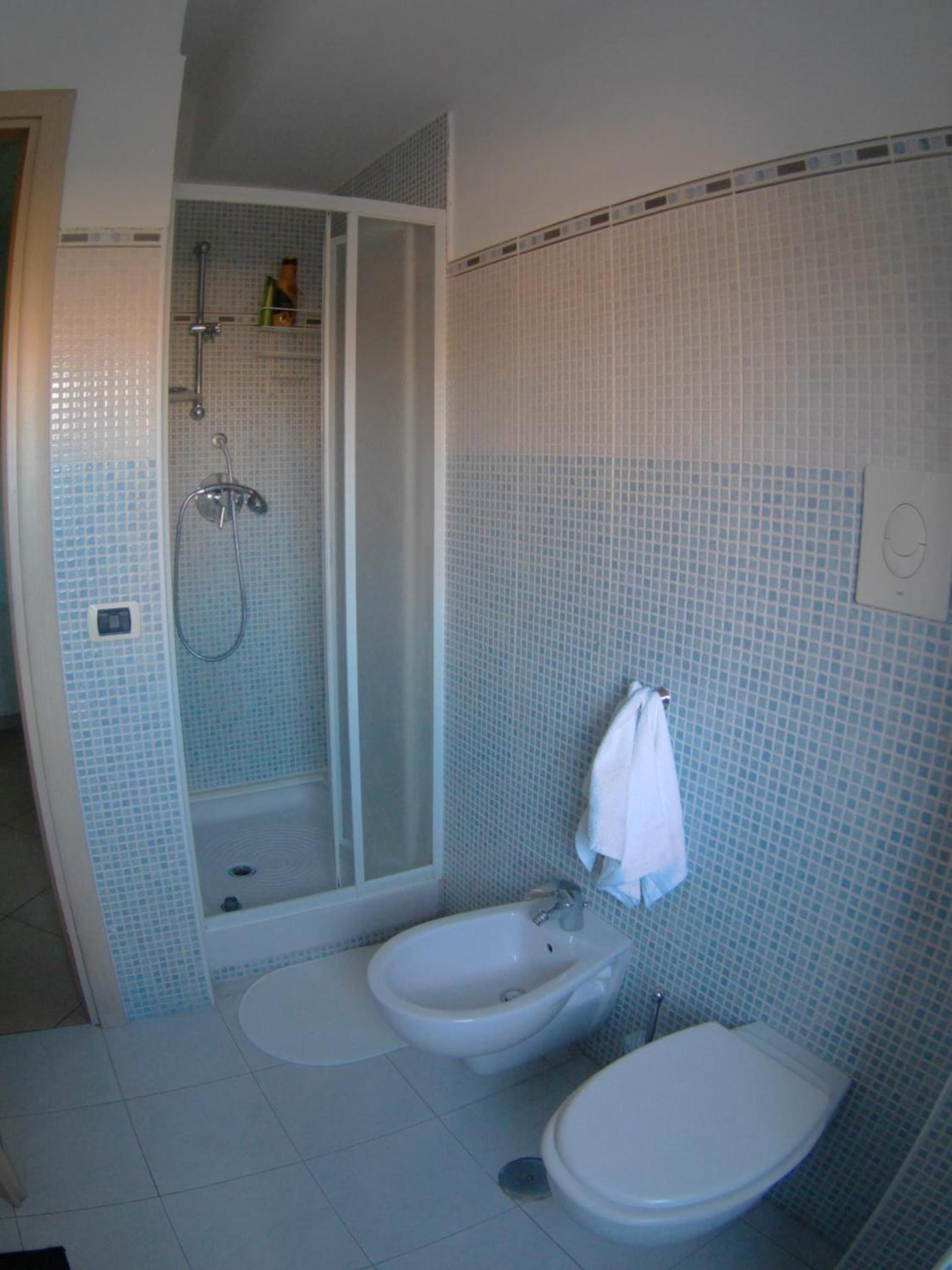 Twin Room with Private Bathroom - Photo 6