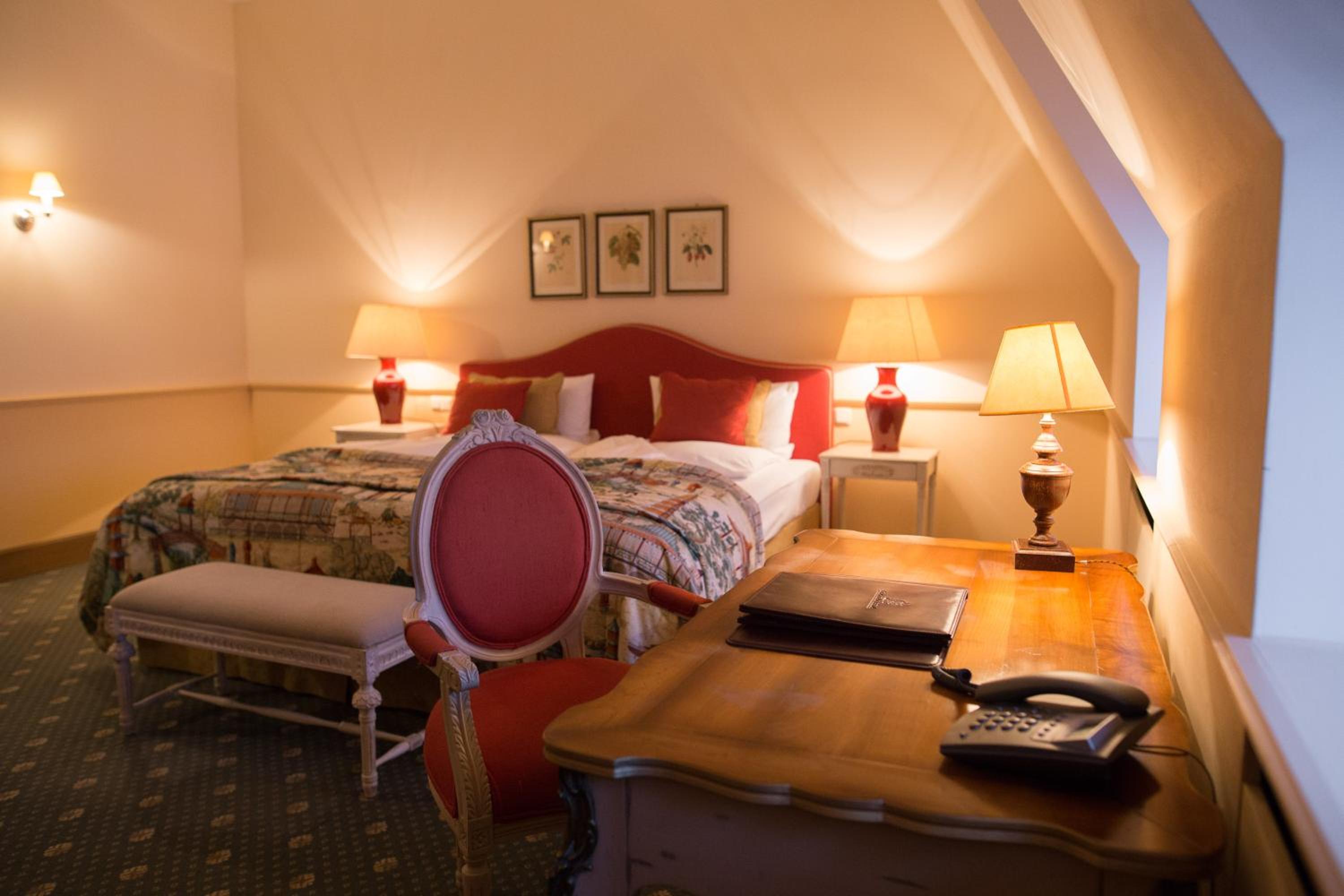 Deluxe Double Room - Photo 12