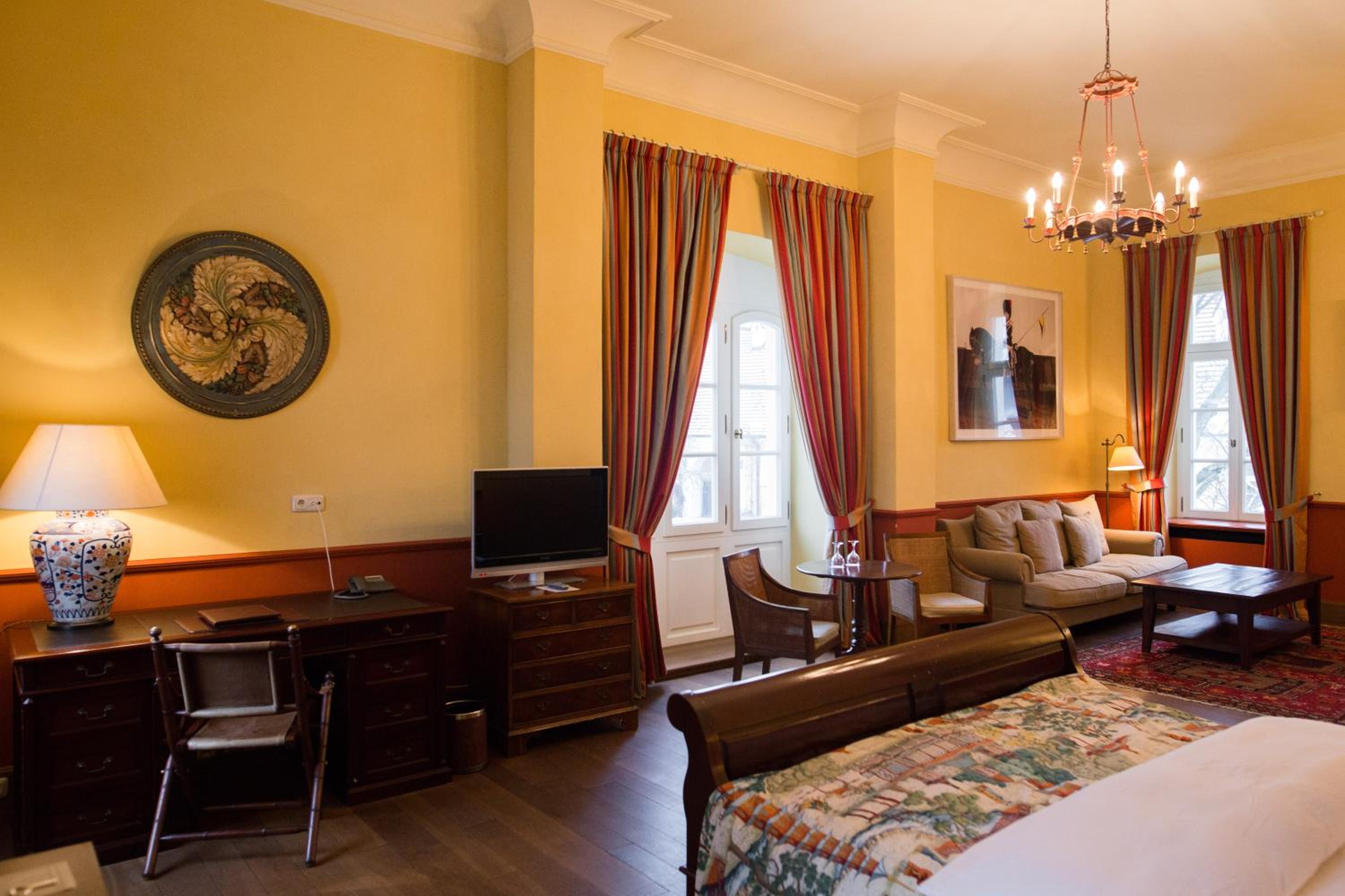 Executive Suite - Photo 16
