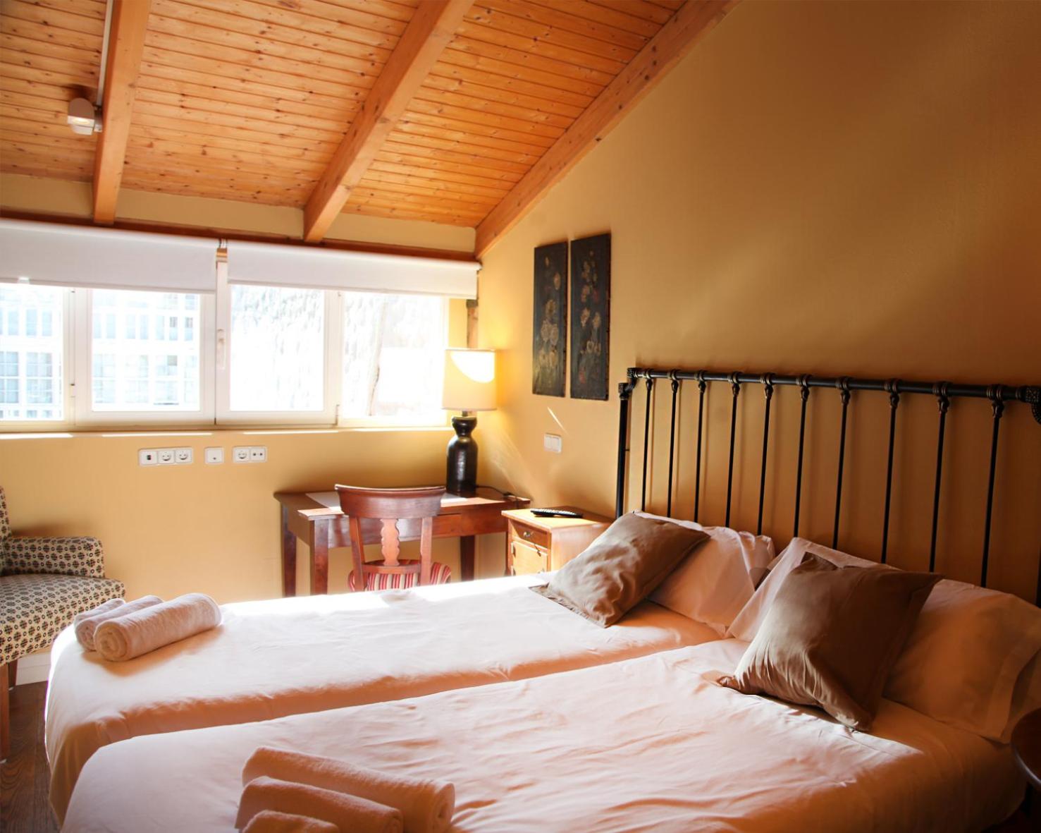 Double or Twin Room - Photo 6