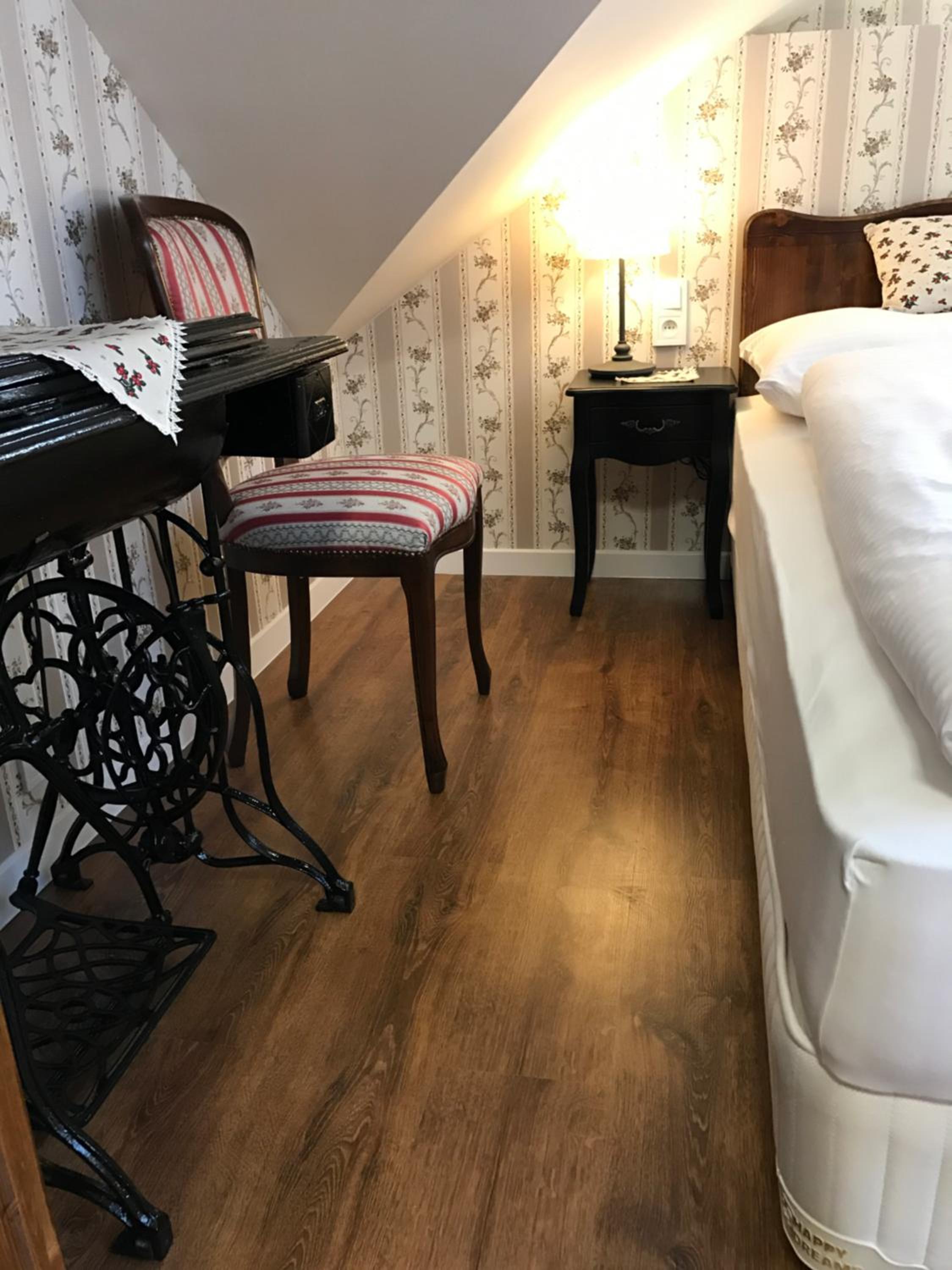 Deluxe Double Room - Photo 23