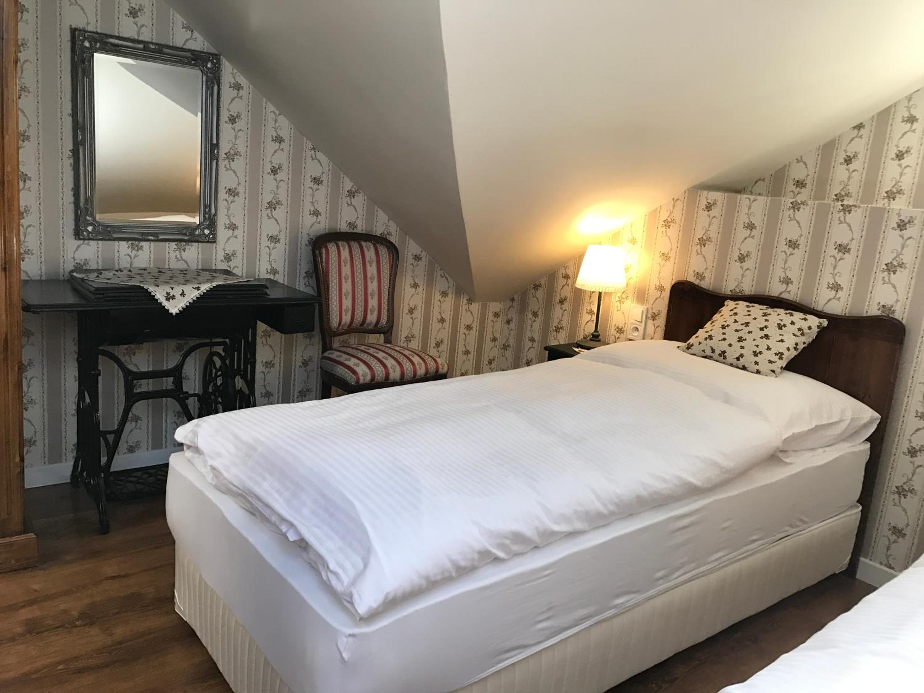 Deluxe Double Room - Photo 24