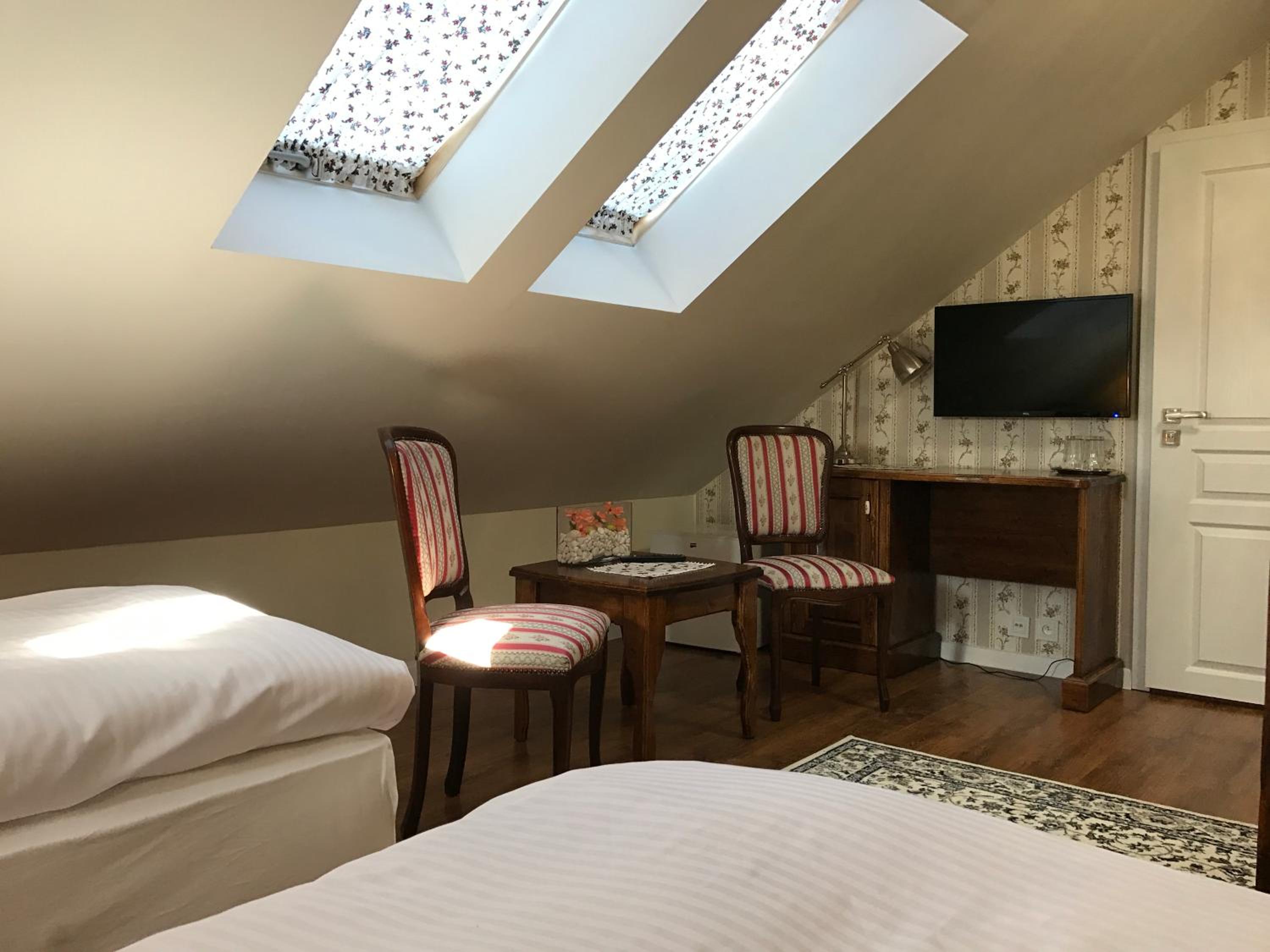 Deluxe Double Room - Photo 8
