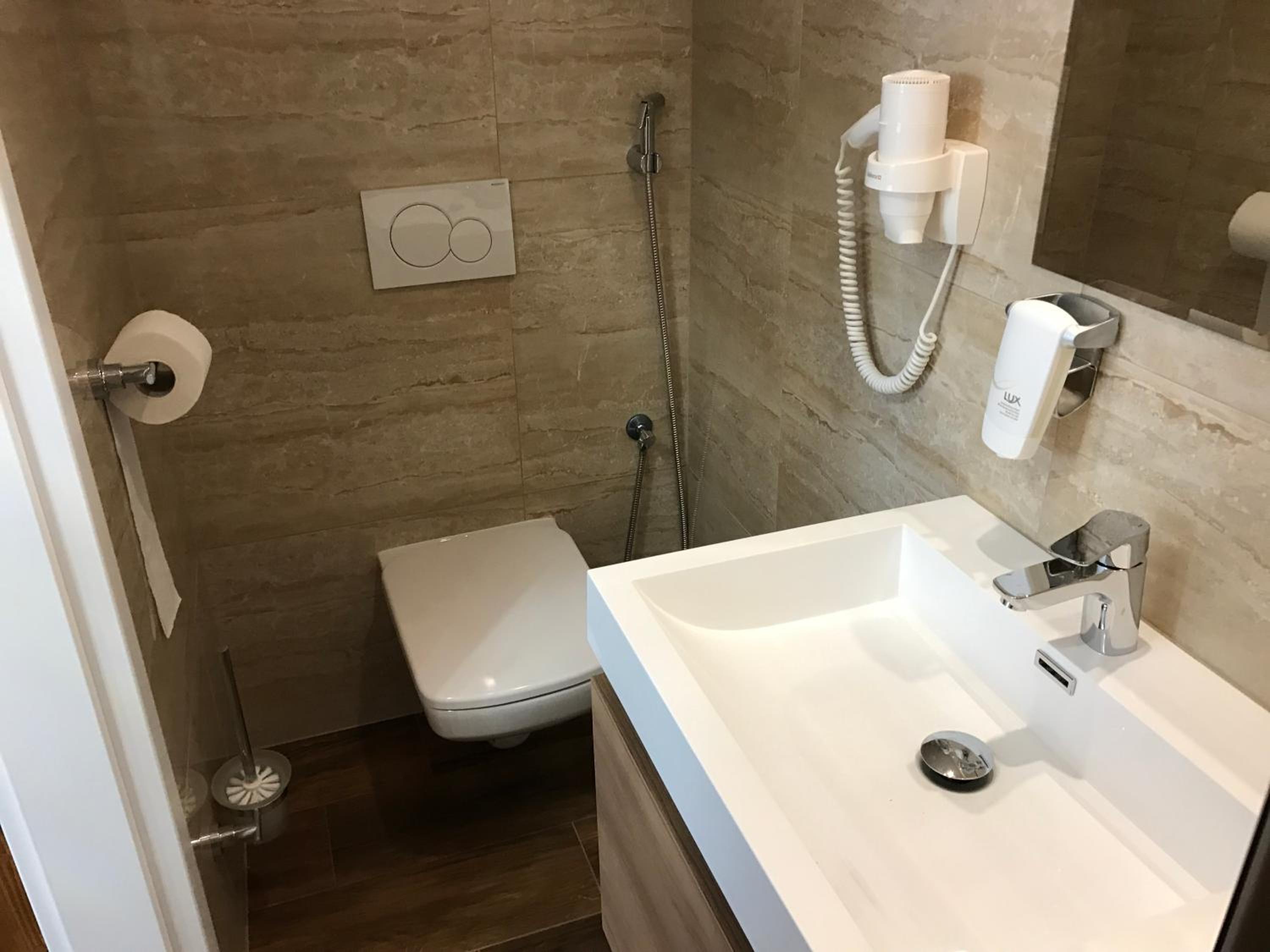 Deluxe Double Room - Photo 14
