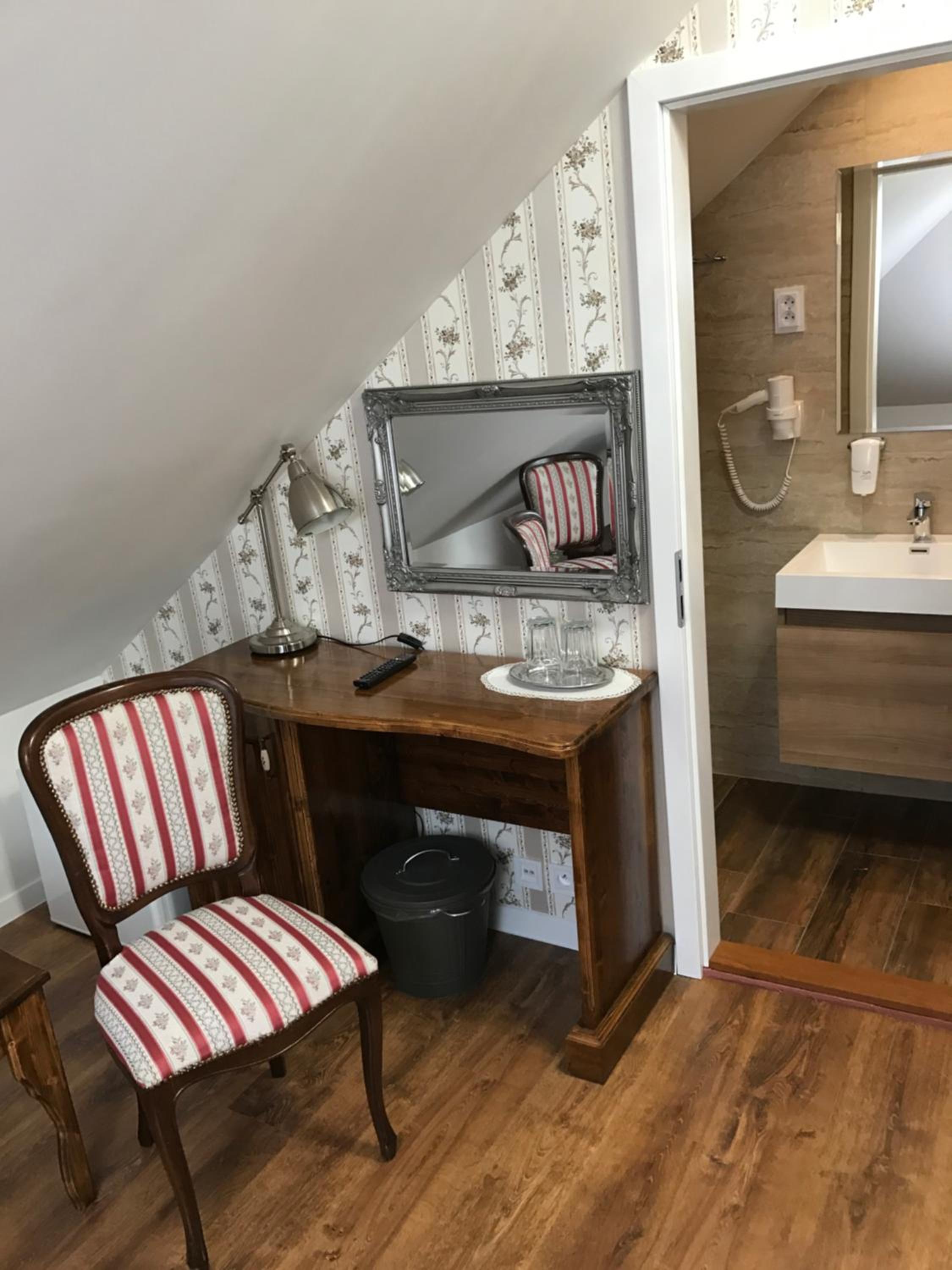 Deluxe Double Room - Photo 26