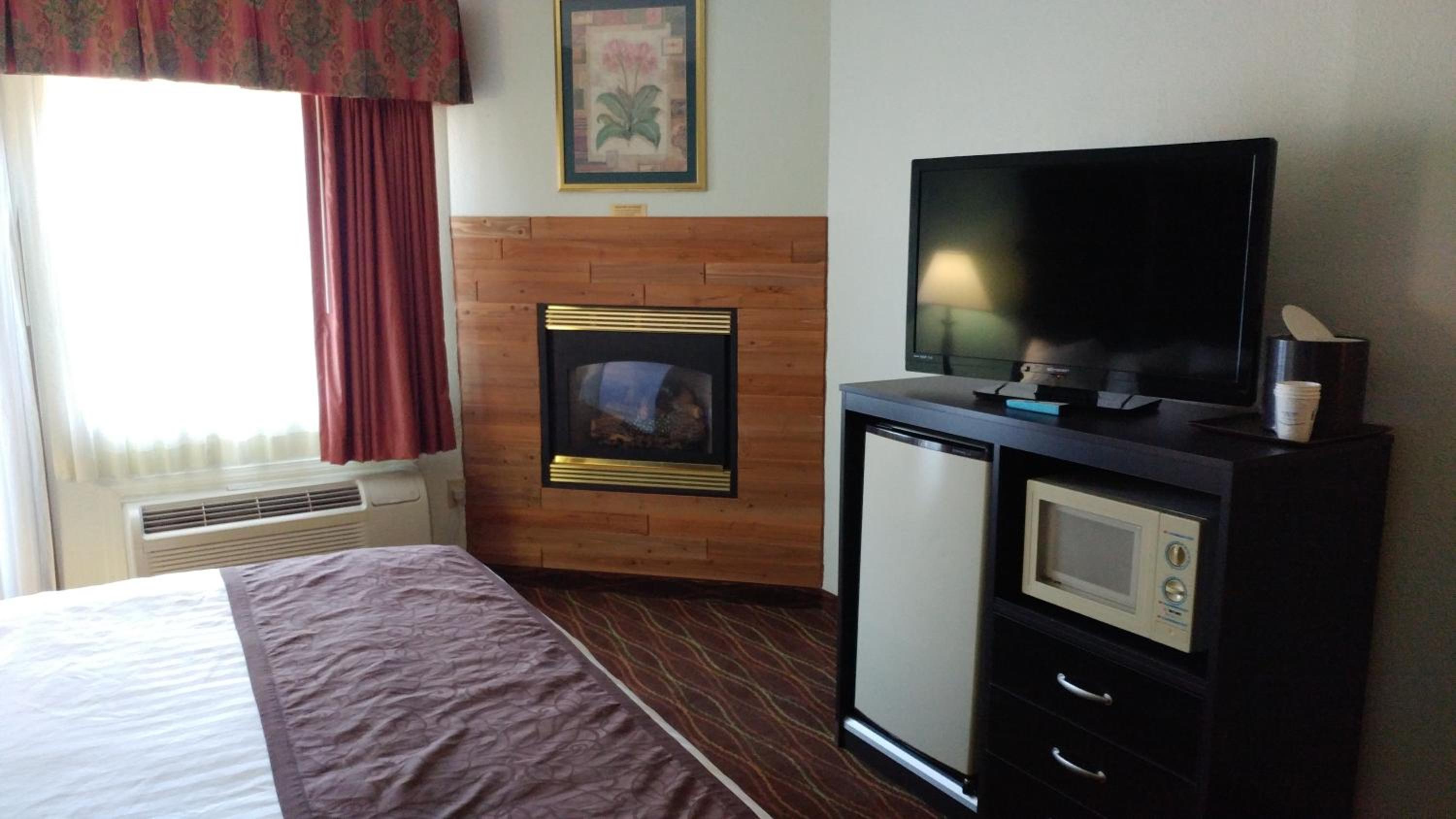 King Suite with Jetted Tub/Park View/Balcony - Non-Smoking photo 2