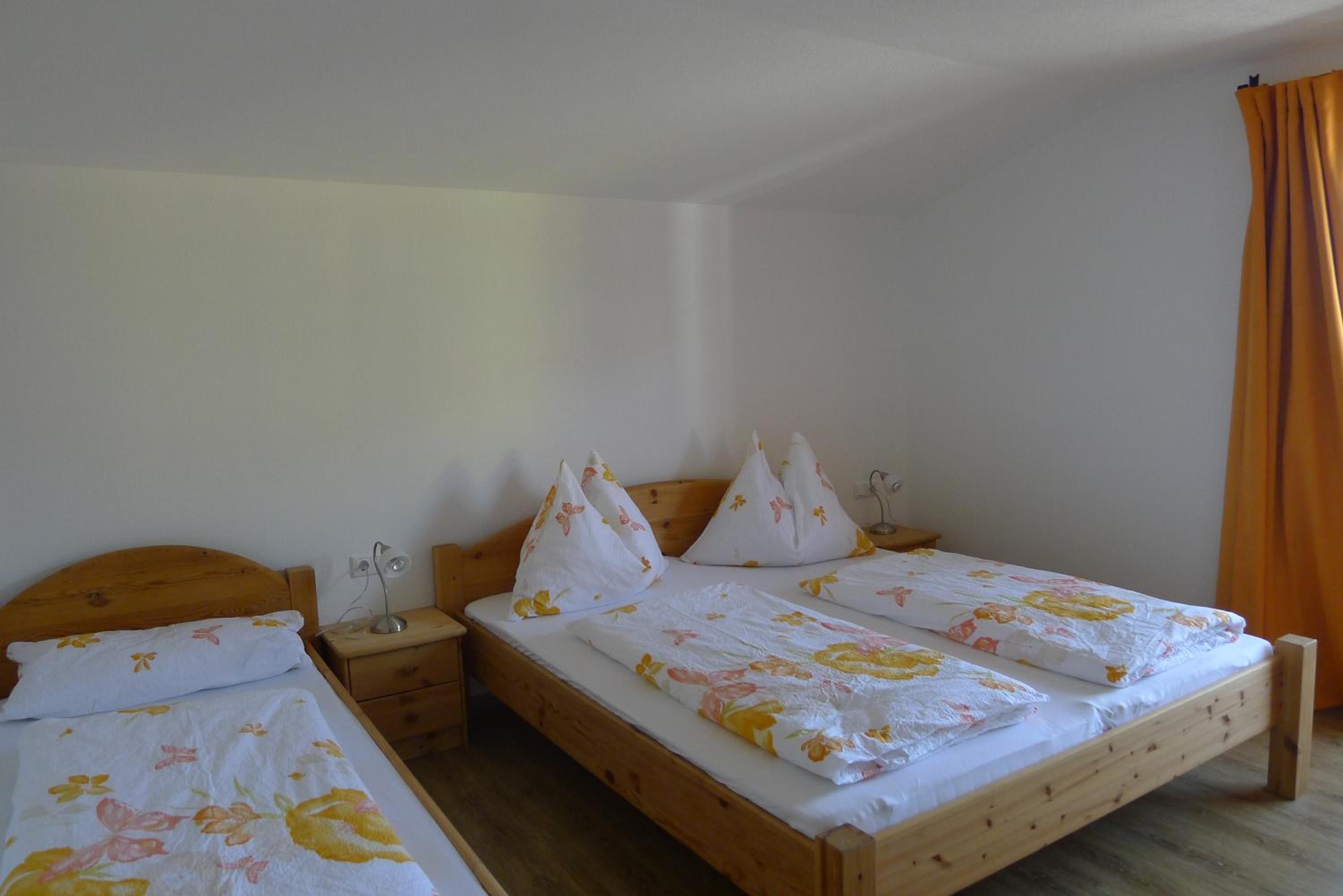 Three-Bedroom Apartment with Balcony photo 1