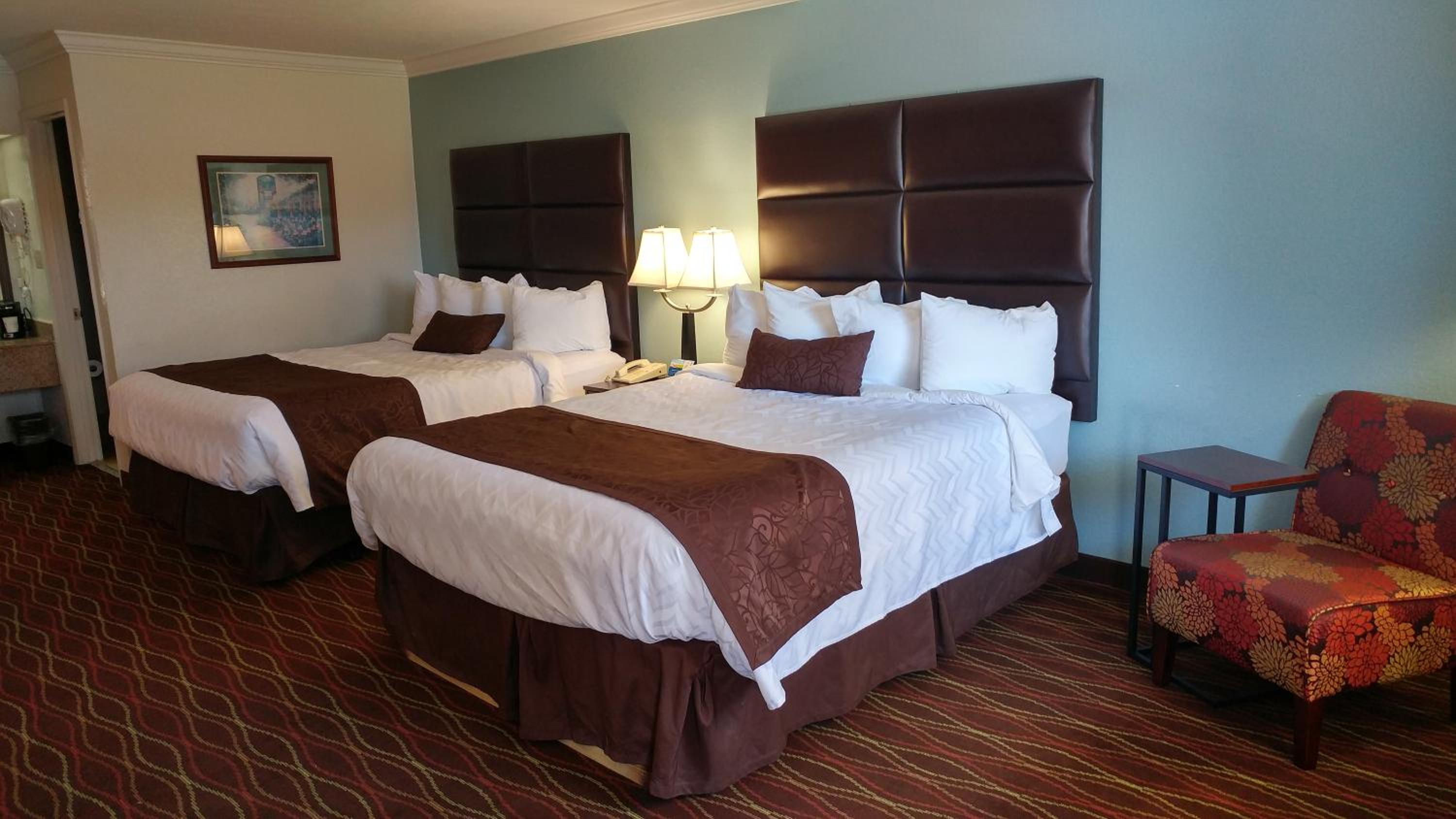 Queen Room with Two Queen Beds and Bath Tub - Mobility Accessible/Non-Smoking