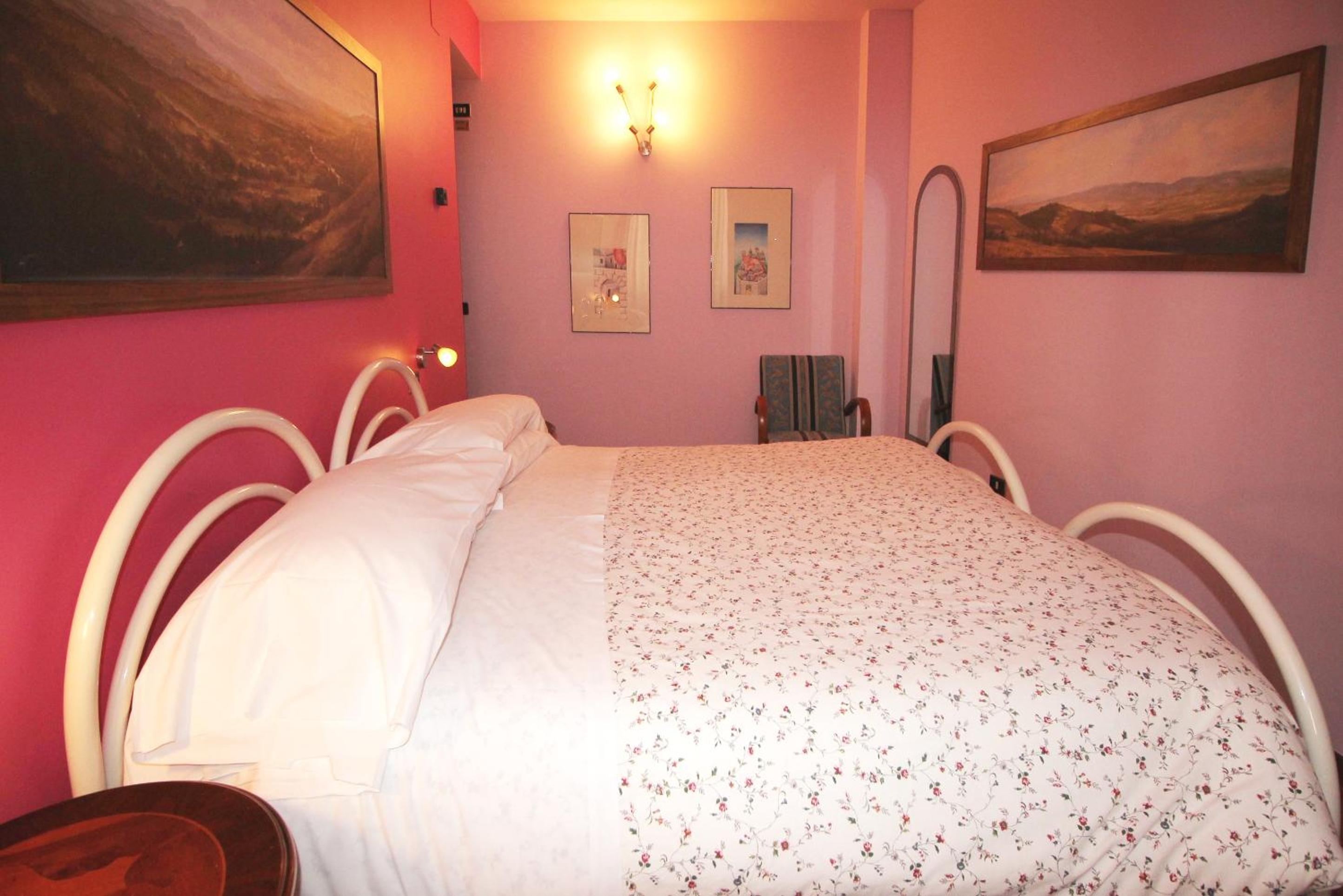 Double Room - Photo 9