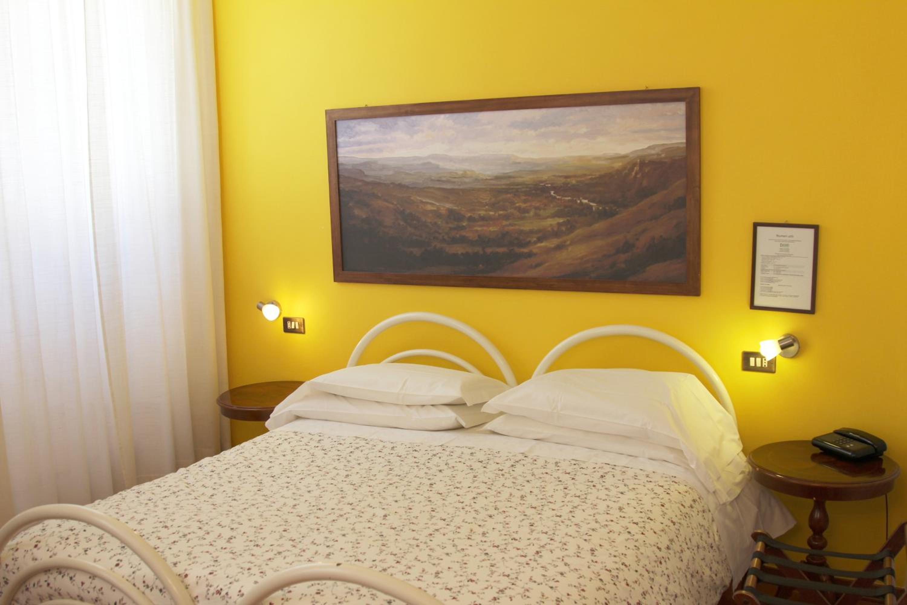 Double Room - Photo 5