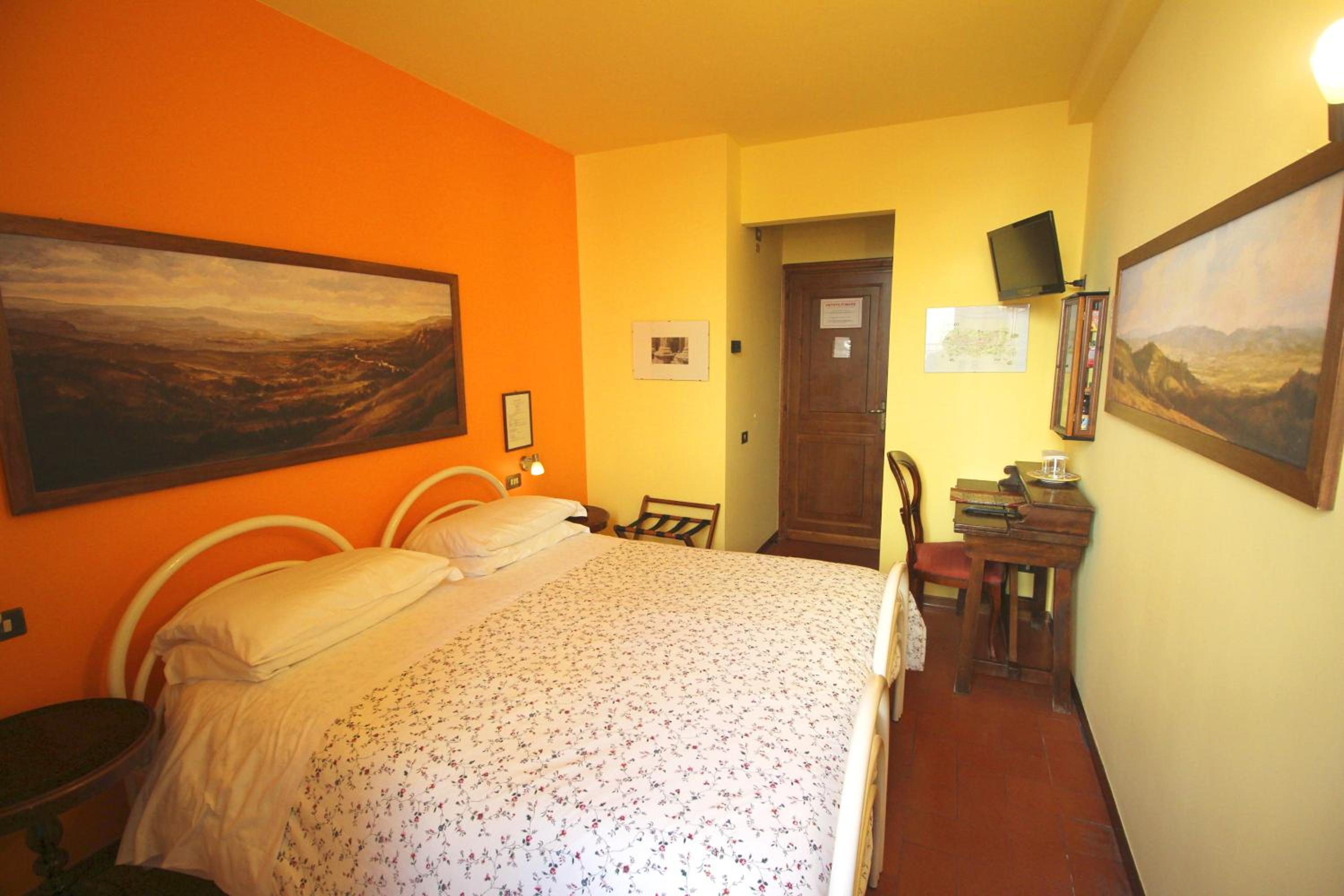 Double Room - Photo 4
