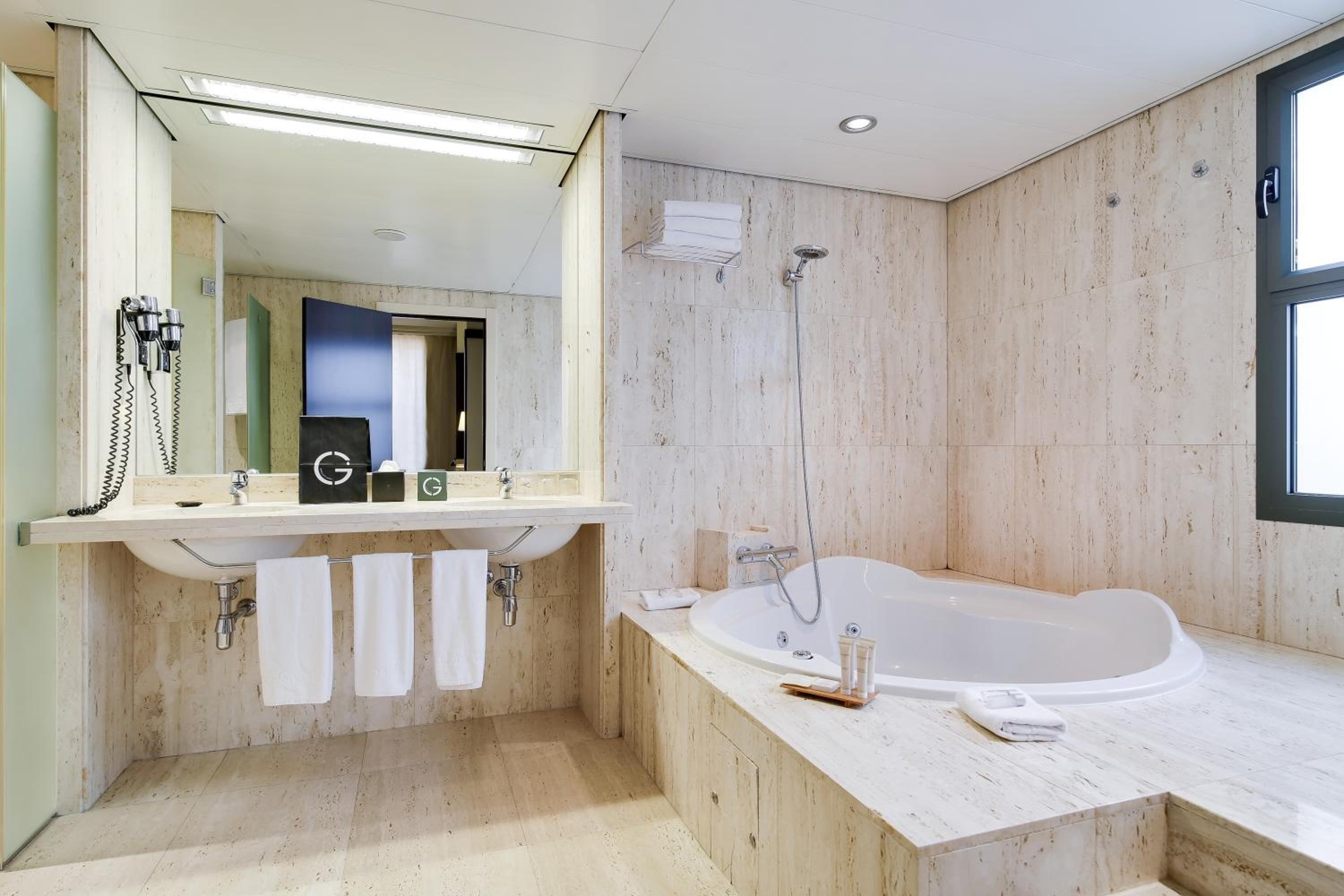 Suite with City View photo 1