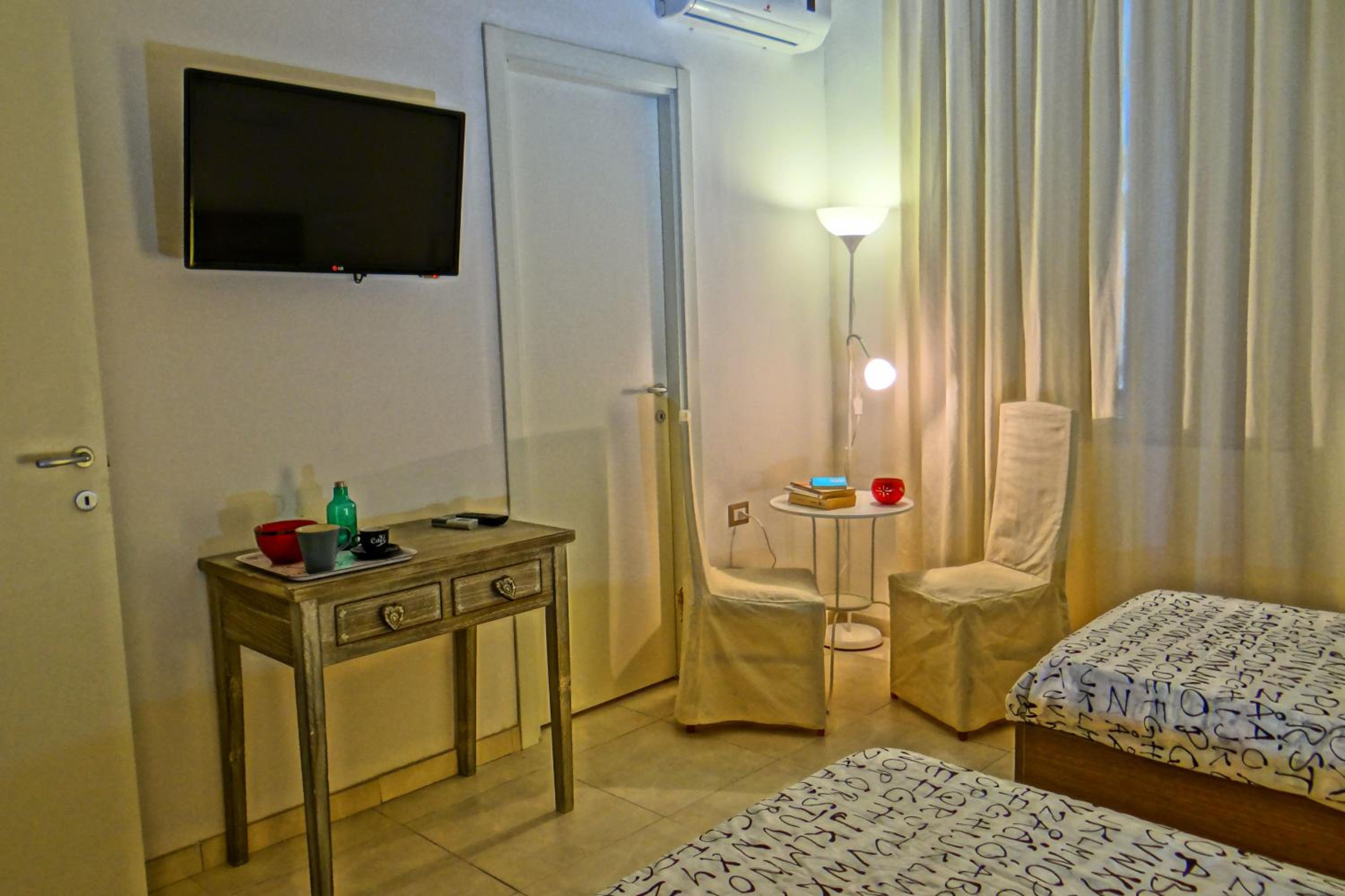 Twin Room - Photo 7