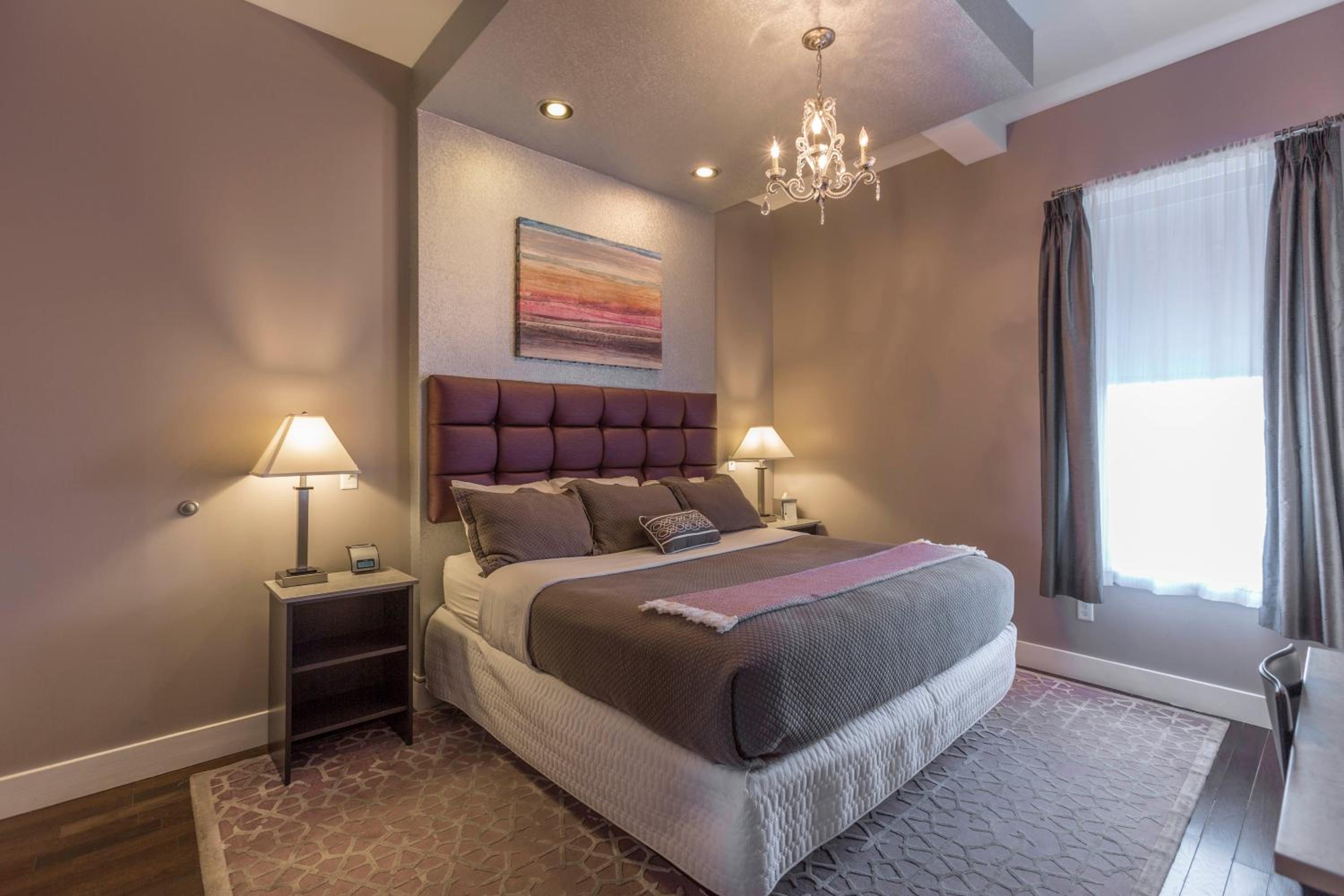 Deluxe King Room photo 3