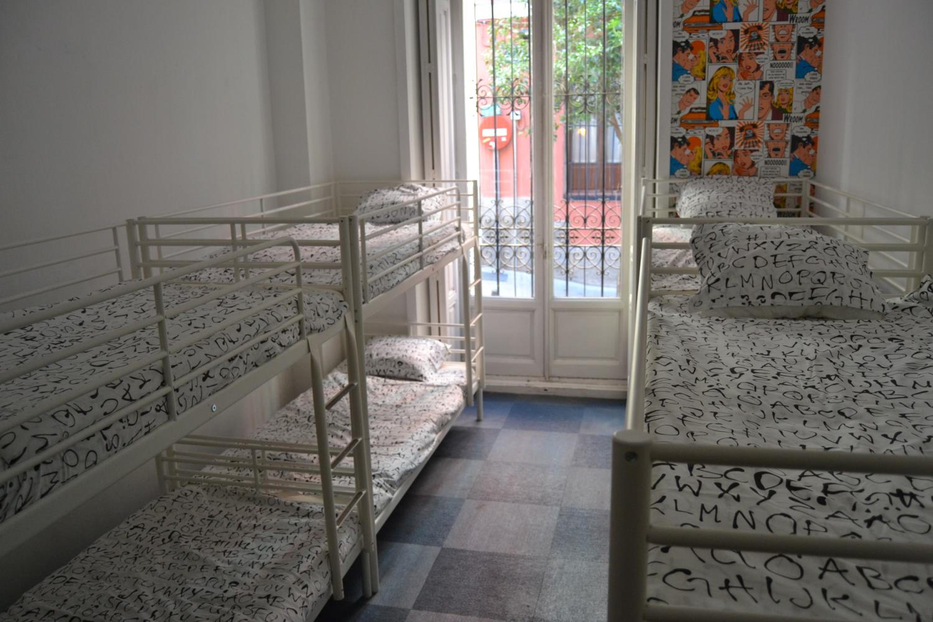 Single Bed in 8-Bed Mixed Dormitory Room photo 3