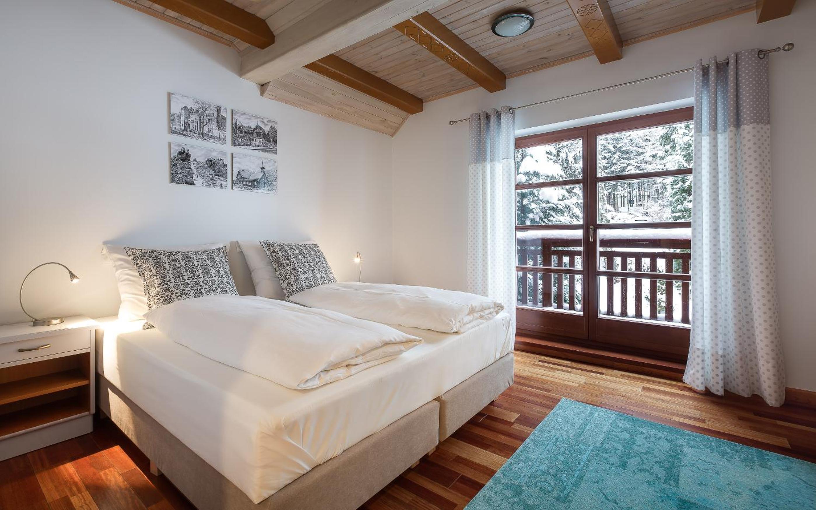 Standard Double or Twin Room with Balcony and Mountain View photo 2