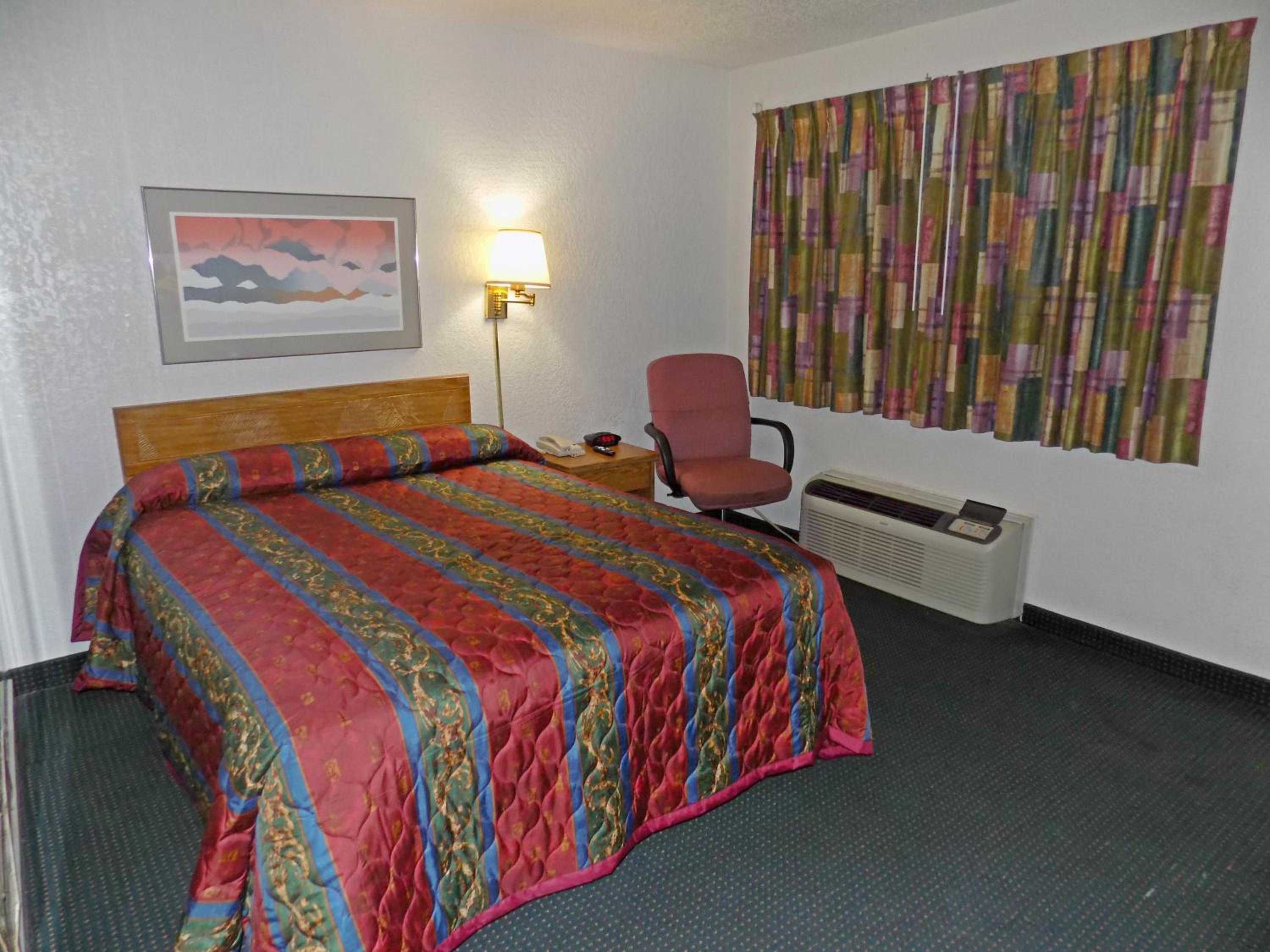 Queen Room photo 1