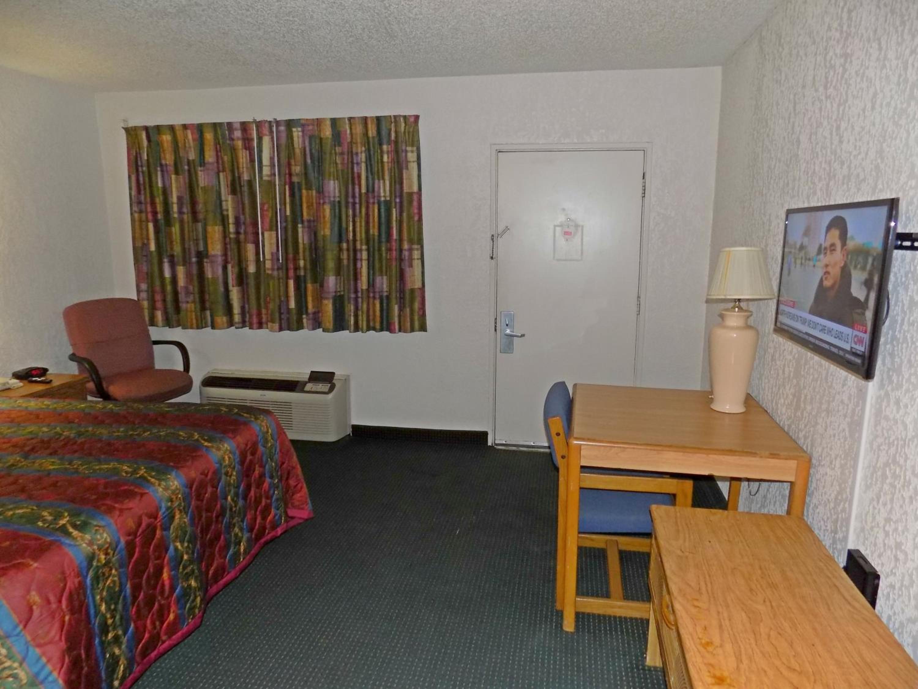 Queen Room photo 2