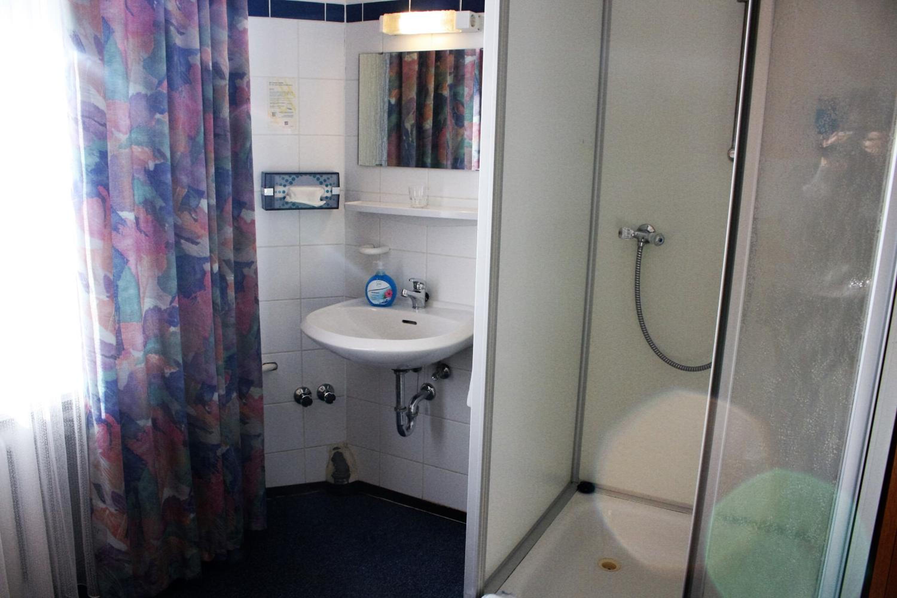 Single Room with Shared Toilet photo 3