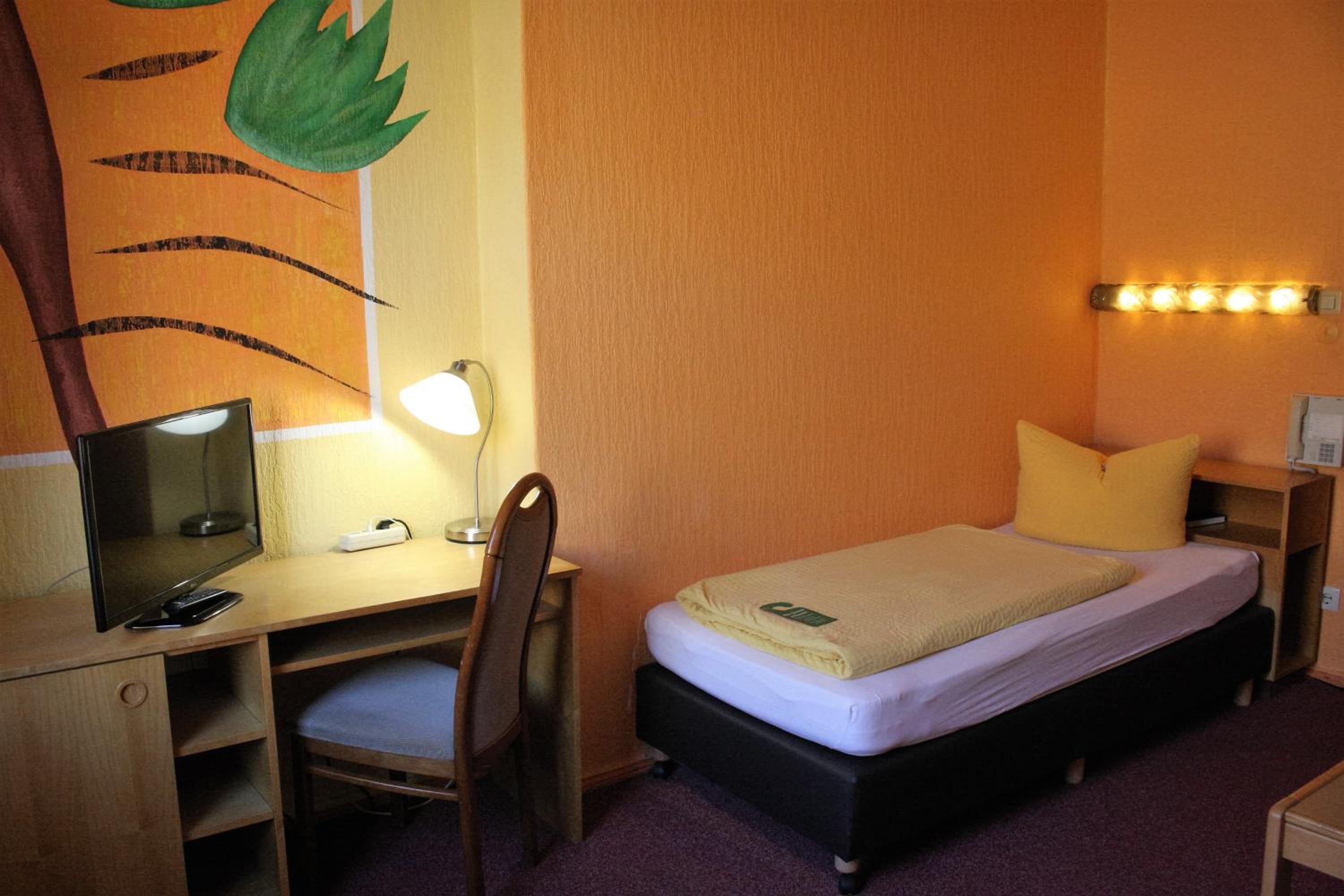 Single Room with Bathroom photo 3