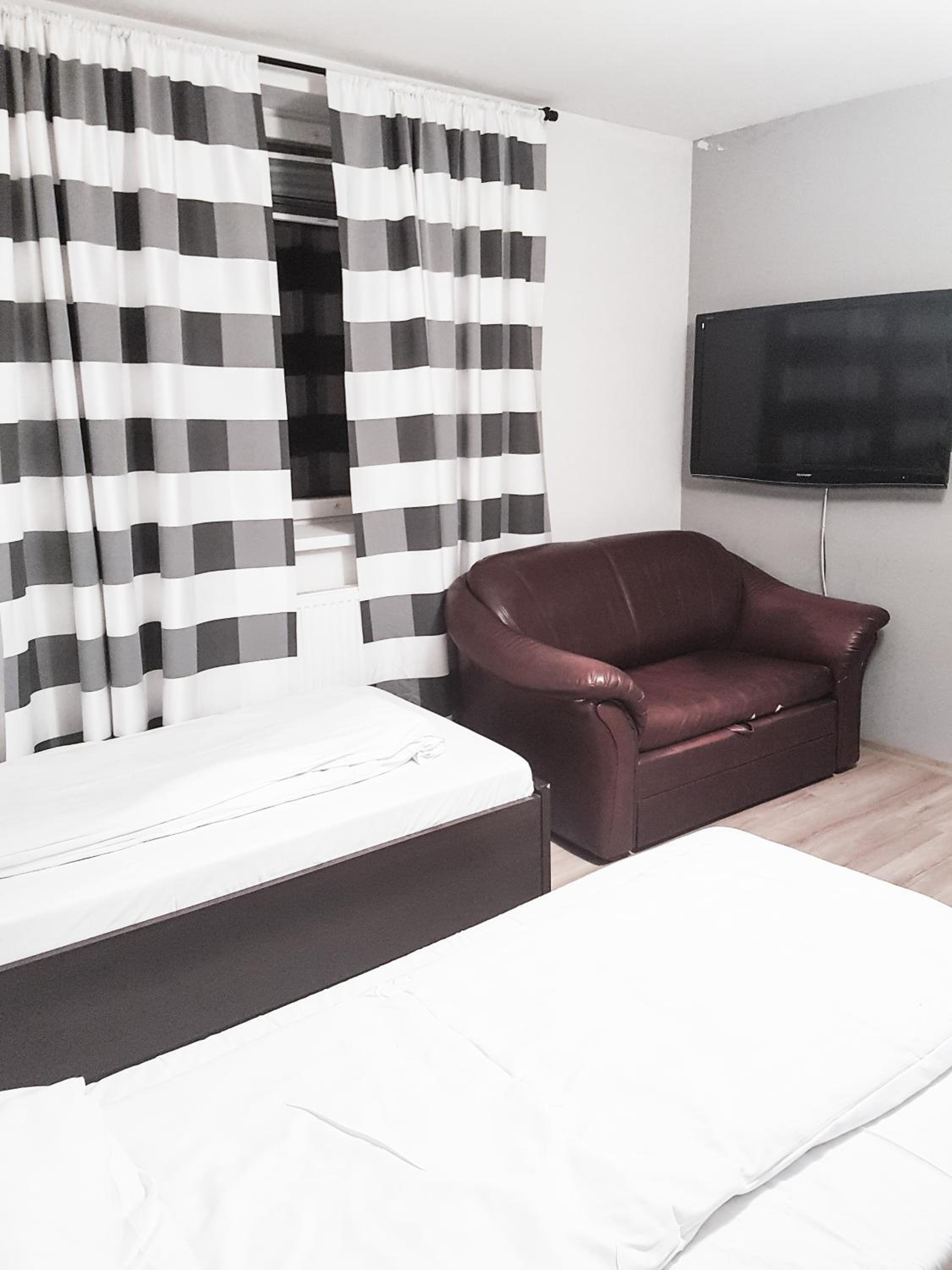 Triple Room with Shared Bathroom photo 2