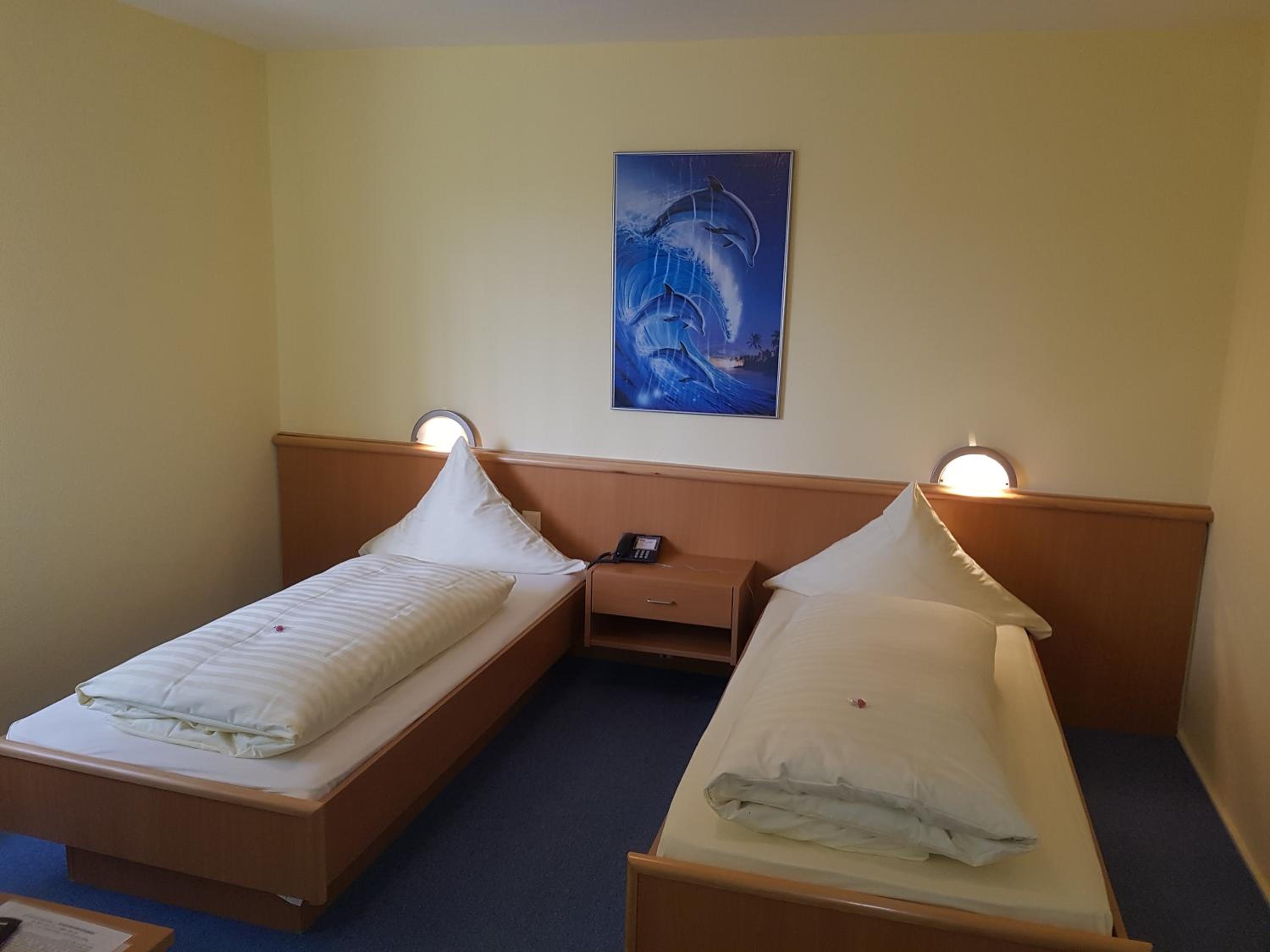 Standard Twin Room - Photo 2