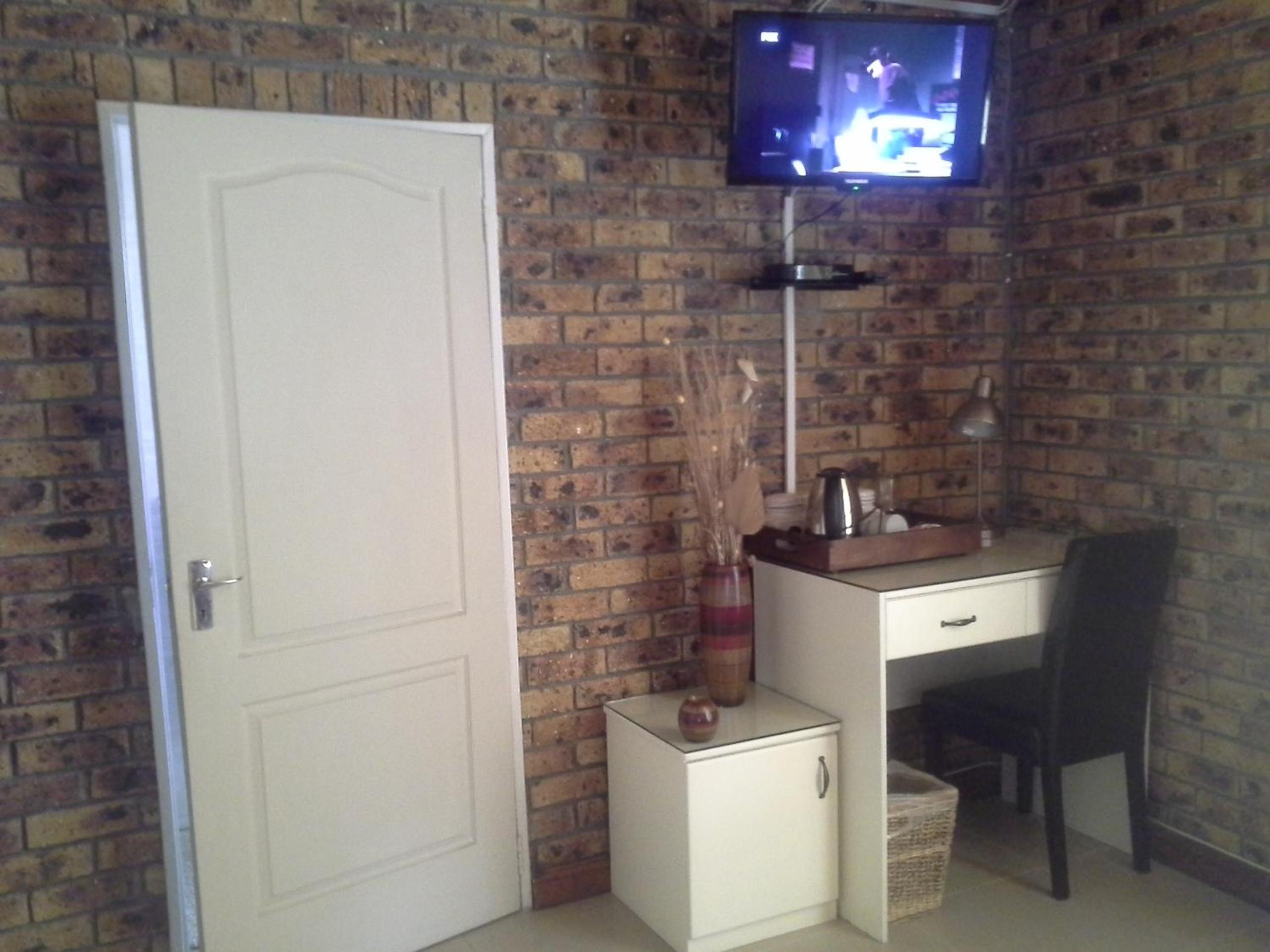 Twin Room with Shower photo 1