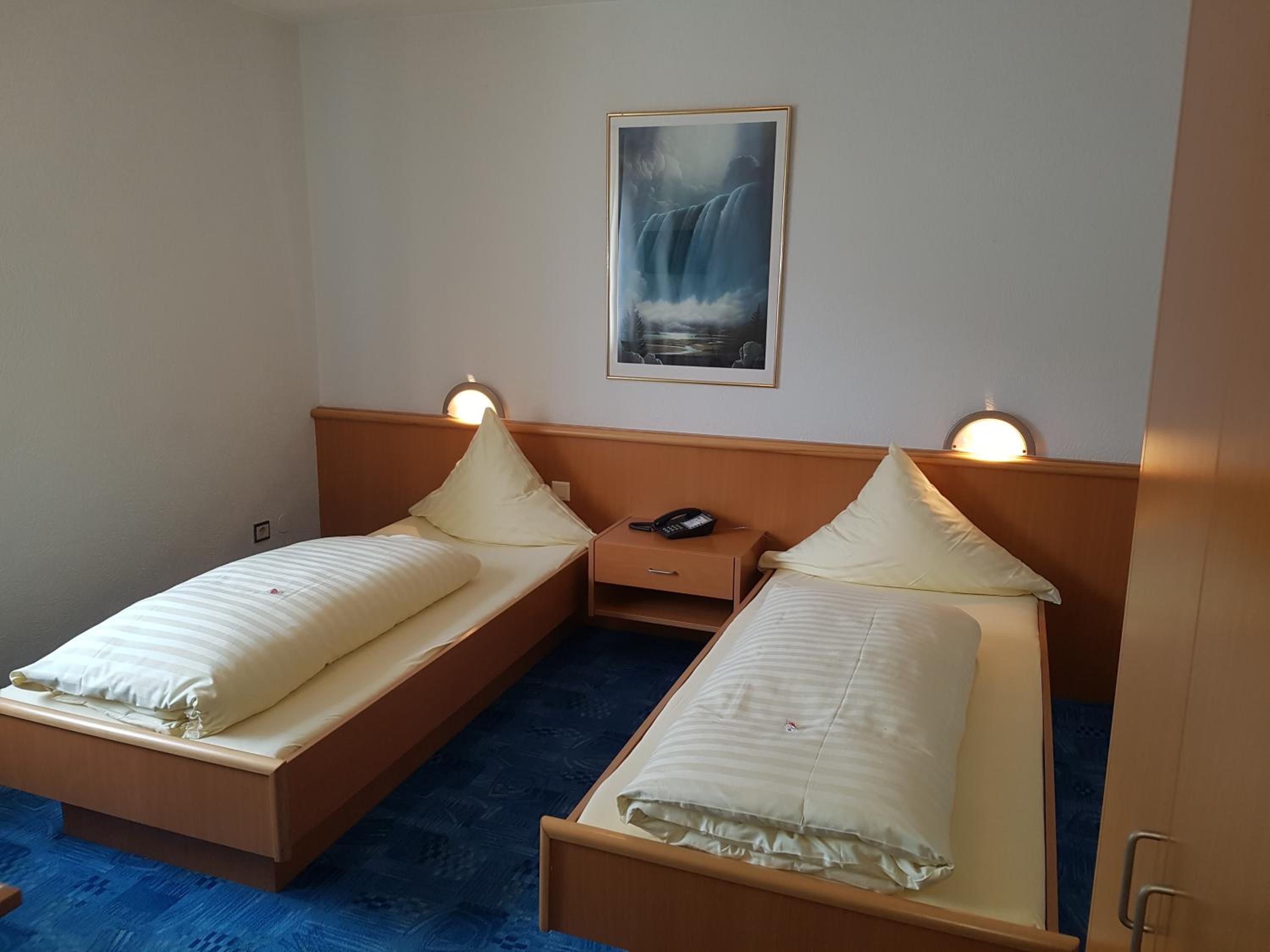 Standard Twin Room - Photo 1
