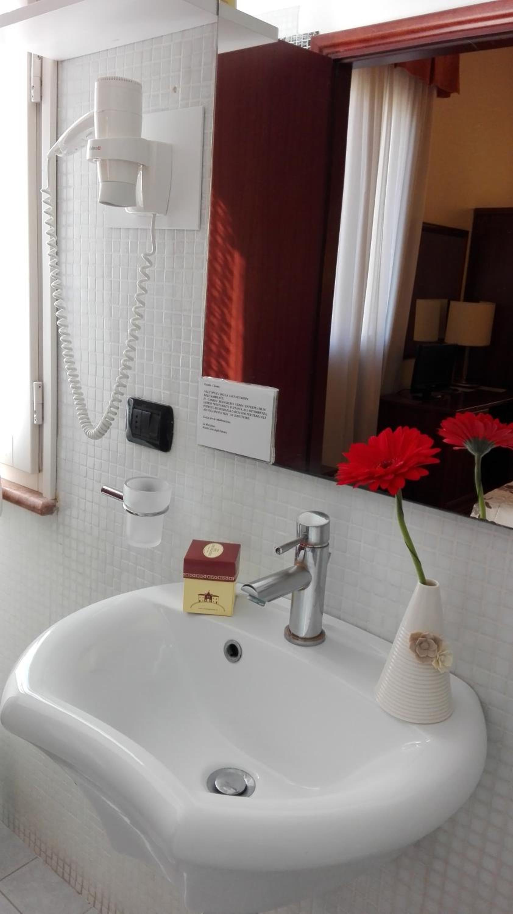 Double or Twin Room photo 2