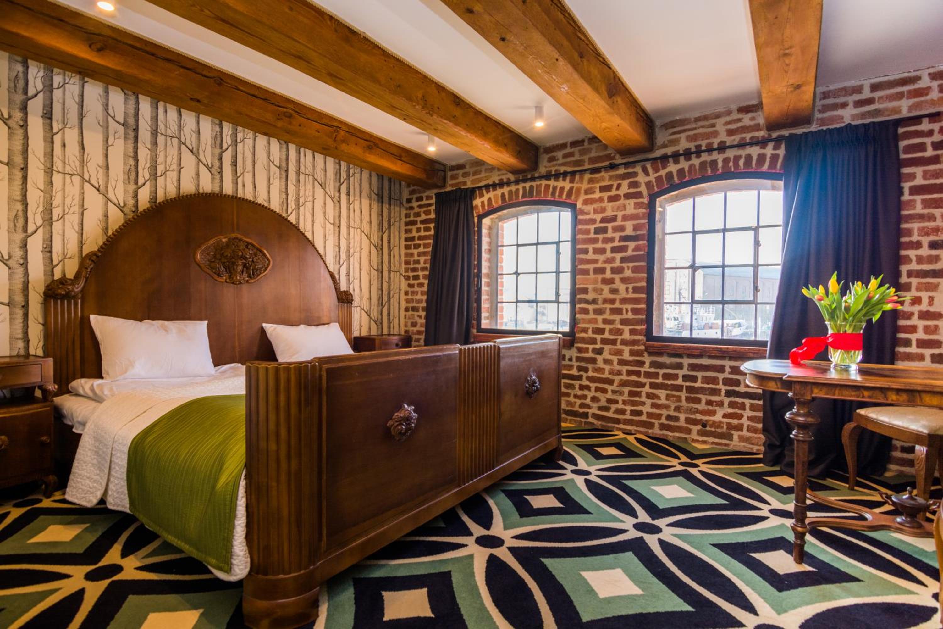 Double Room with Harbor View - antiques