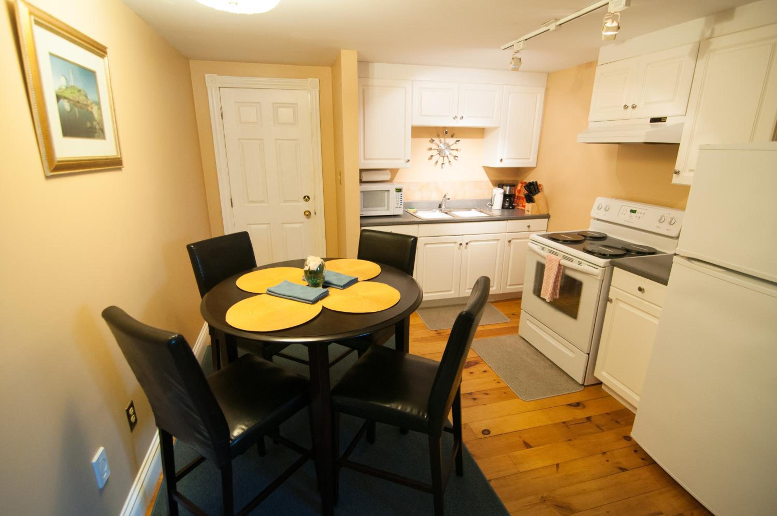 One-Bedroom Apartment - Basement photo 2