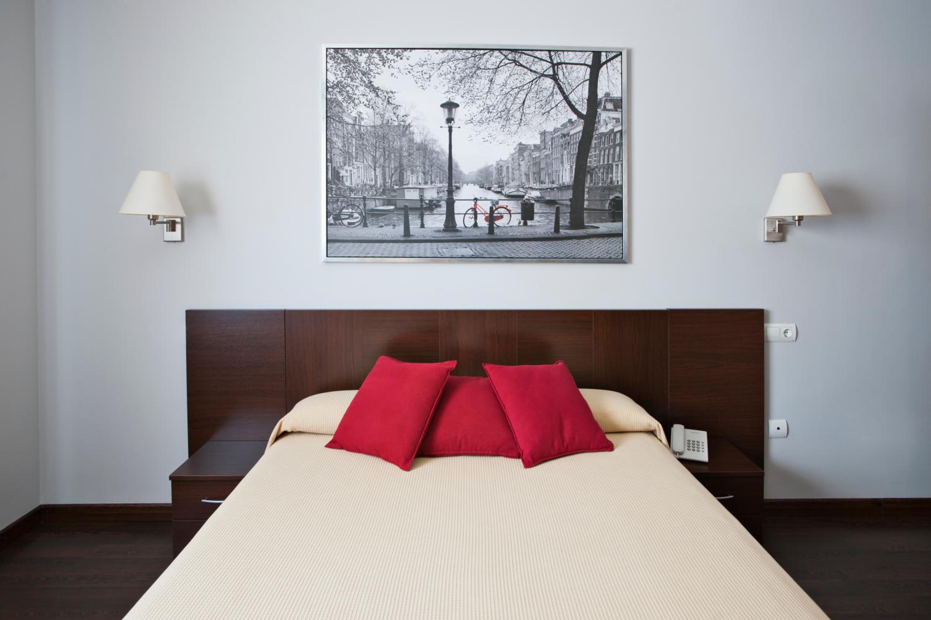 Double Room - Photo 2