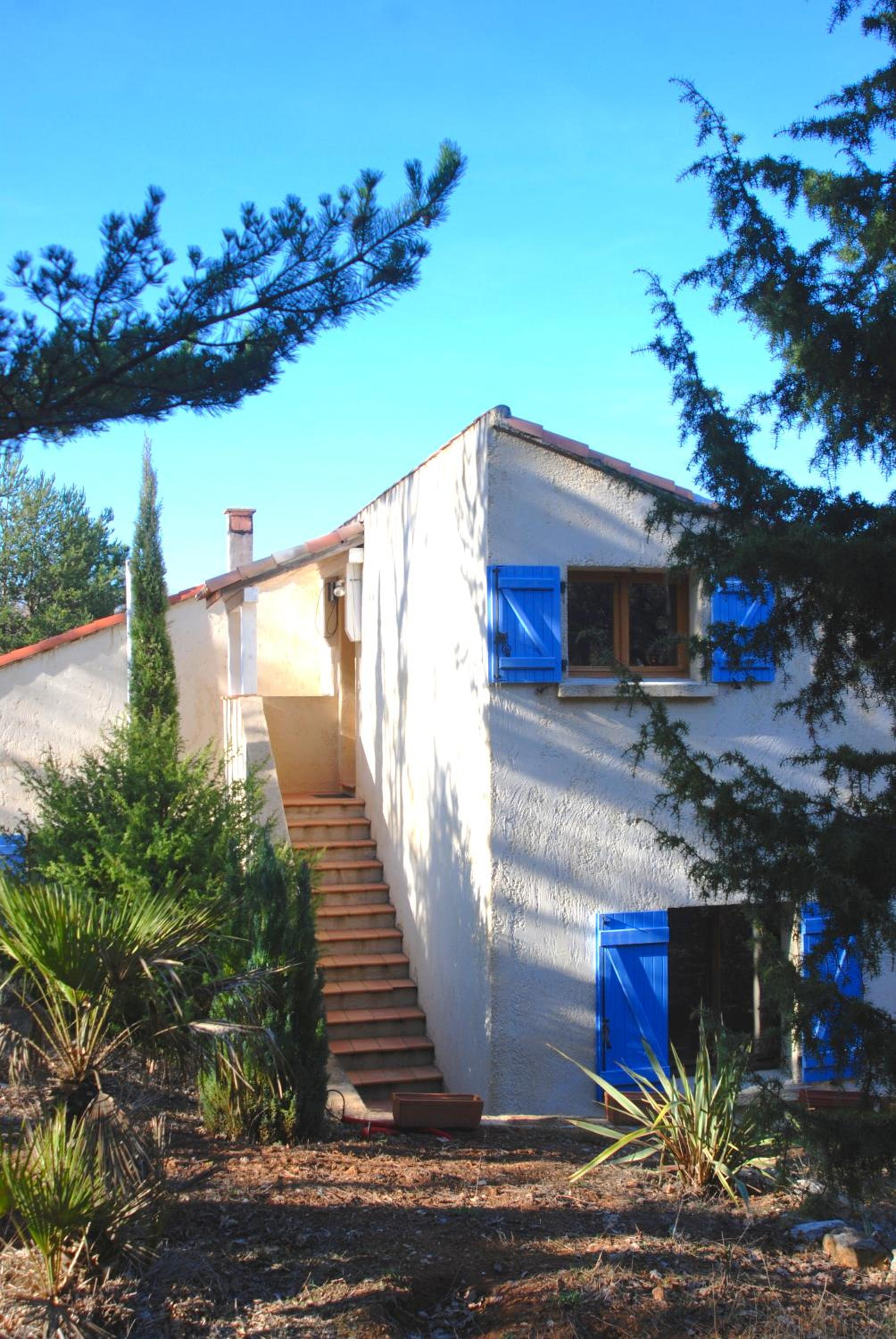 Apartment with Mountain View - Photo 2